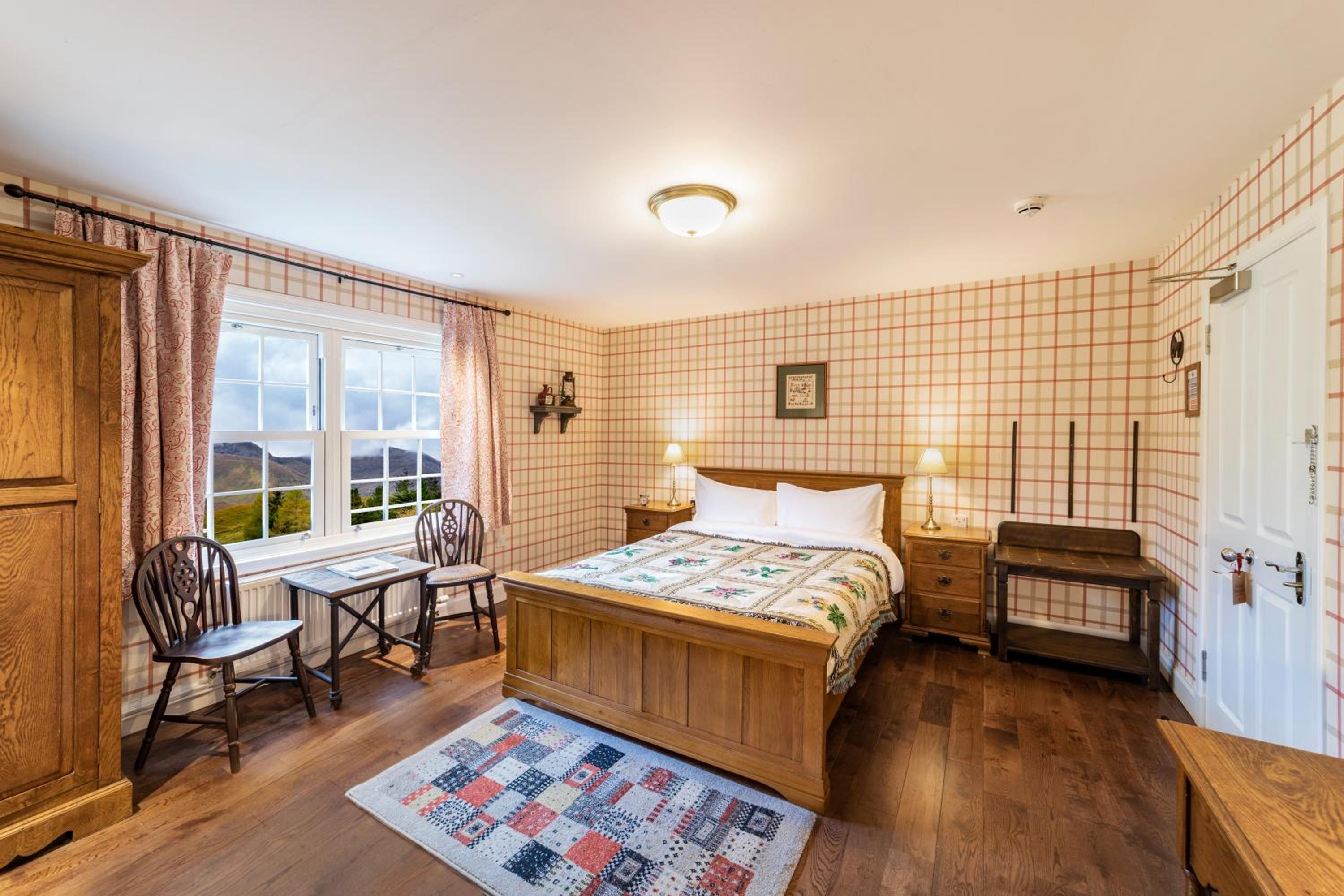 Jr. Highland Suite - Photo 4