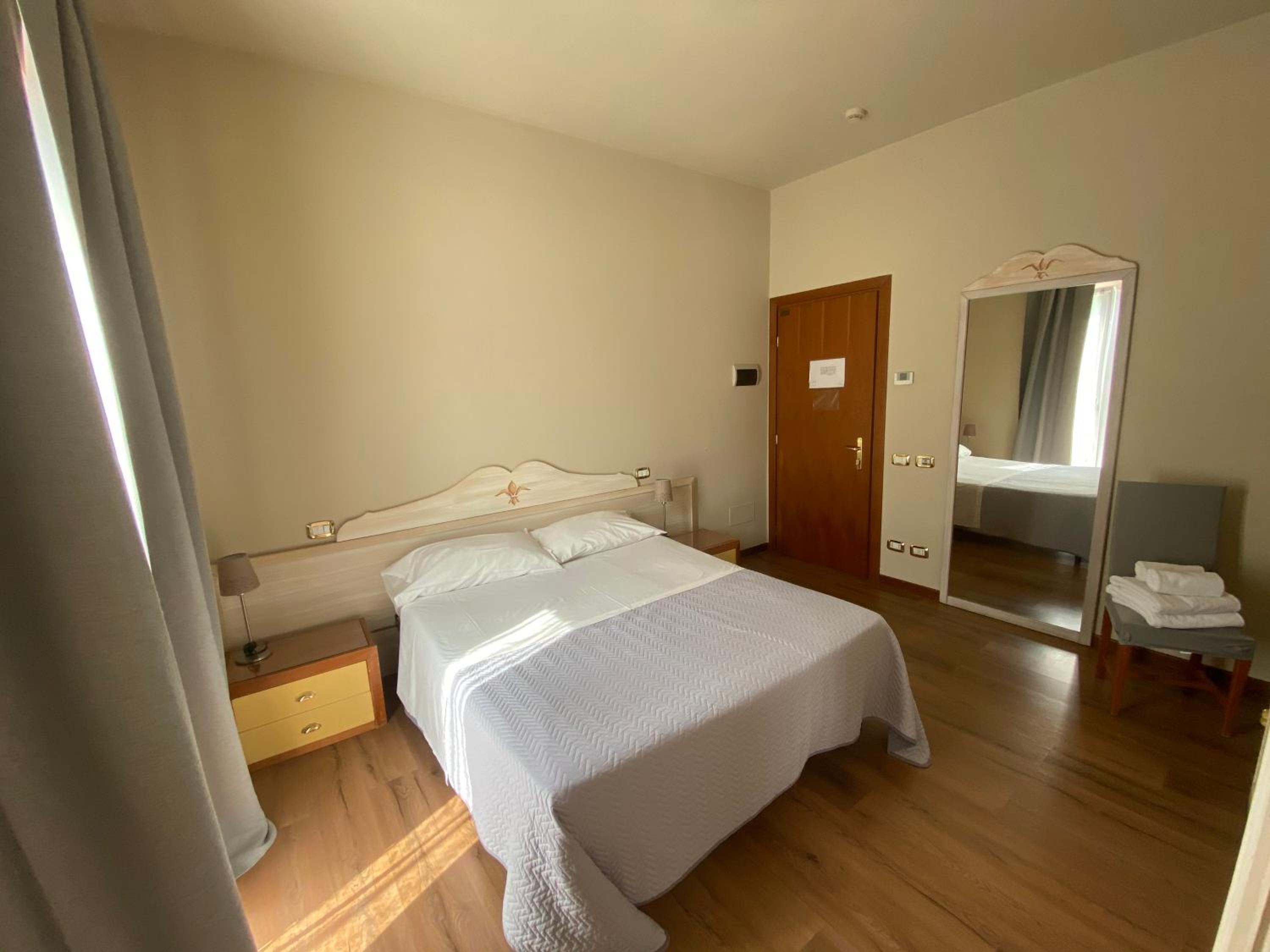 Double or Twin Room - Photo 3