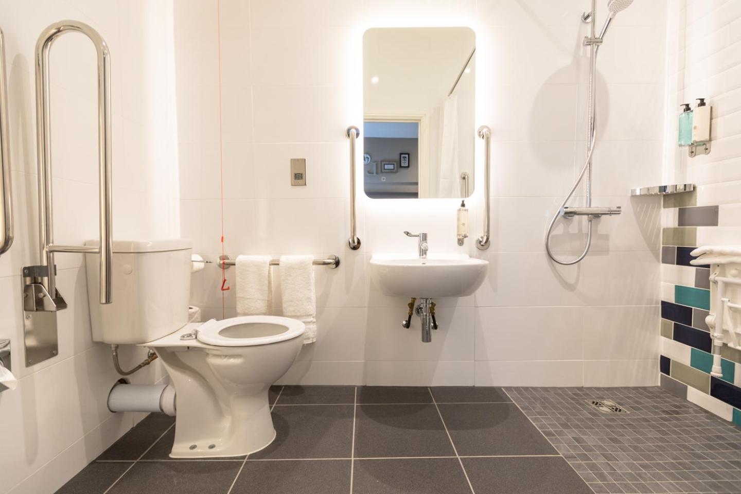 Double Room - Disability Access photo 3