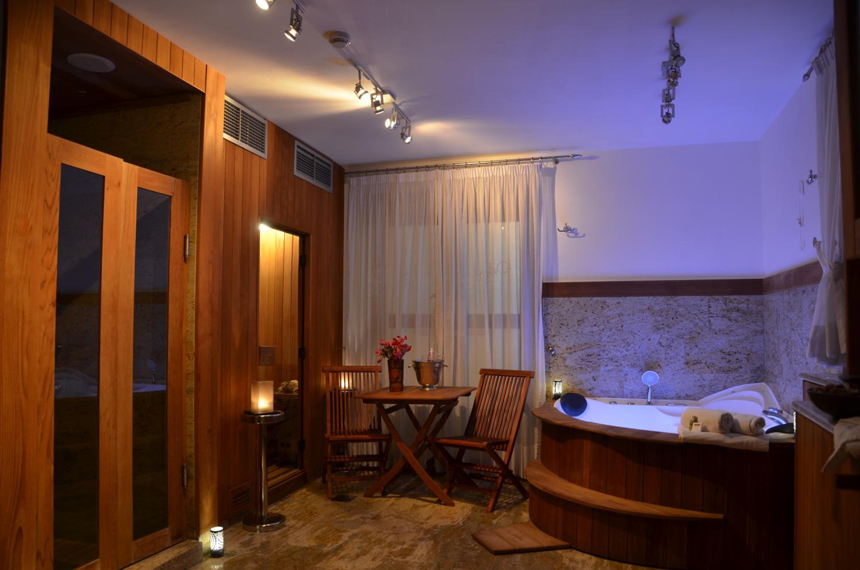 Special offer – Double Room Sea Side + Brijuni Entrance Ticket photo 1