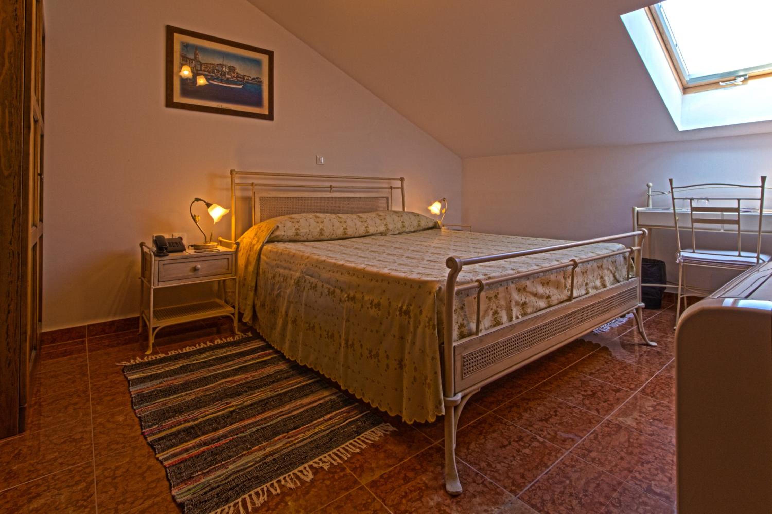 Double Room - Photo 1