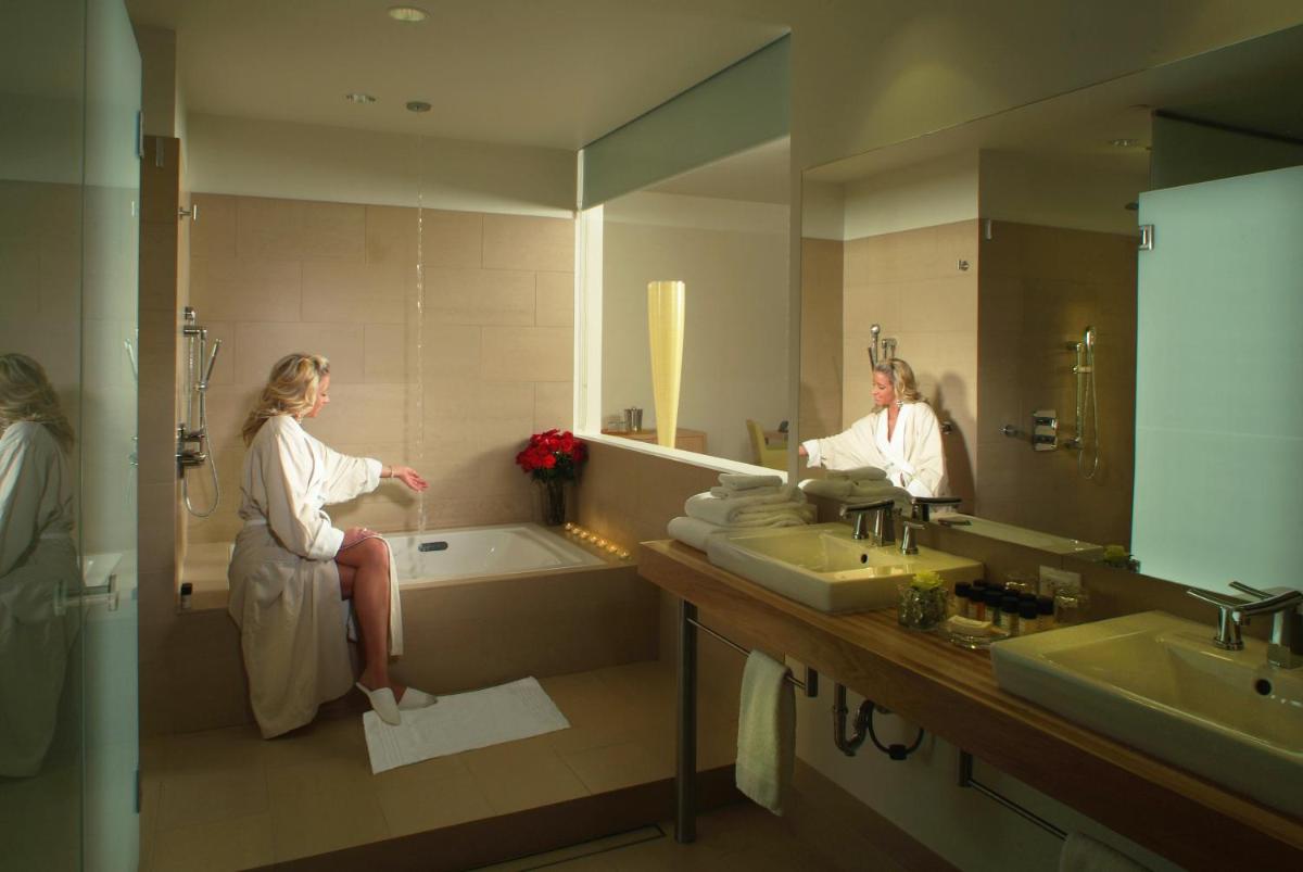 Executive King Suite photo 3