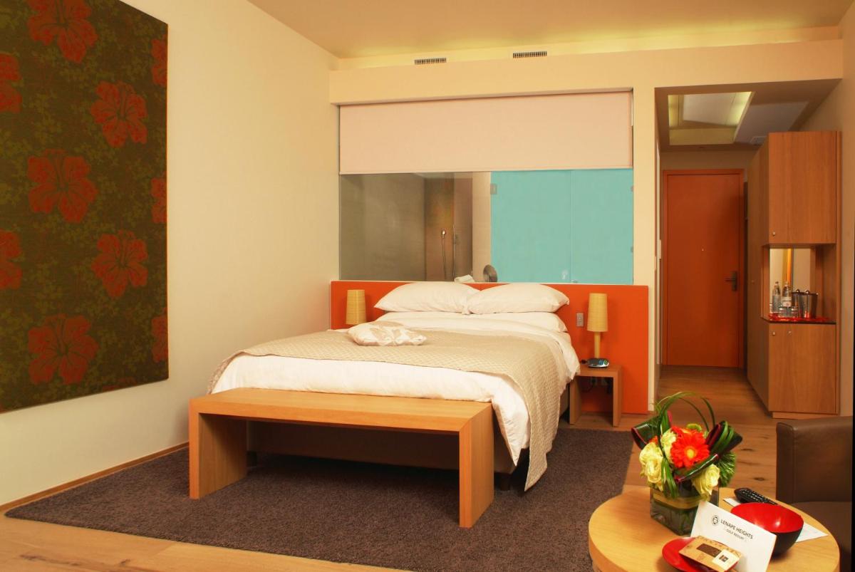 Deluxe King Room photo 2