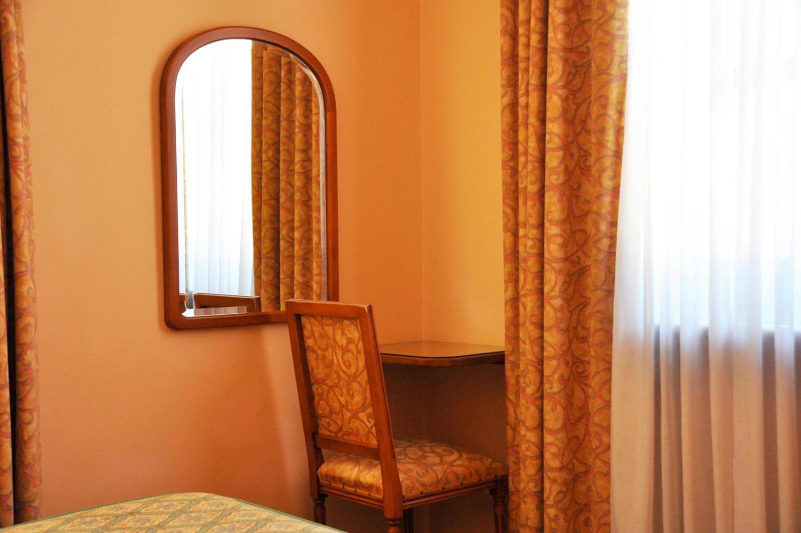 Double Room - Photo 5