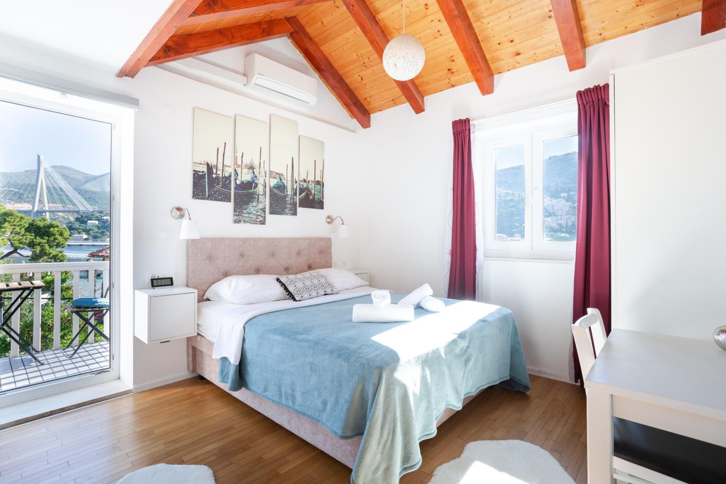 Superior Double Room with Balcony and Sea View