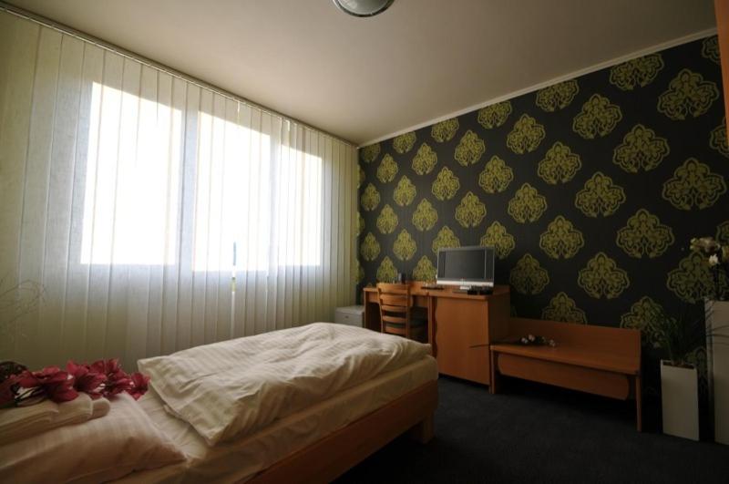 Standard Double or Twin Room - Photo 6