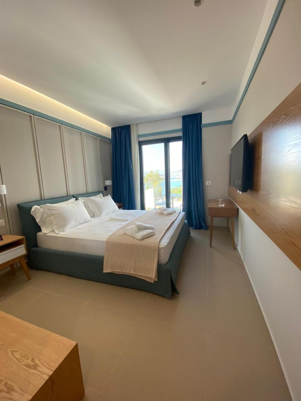 Deluxe Double Room with Balcony and Sea View