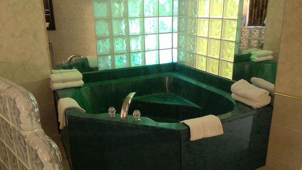 Double Room With Spa Bath photo 2