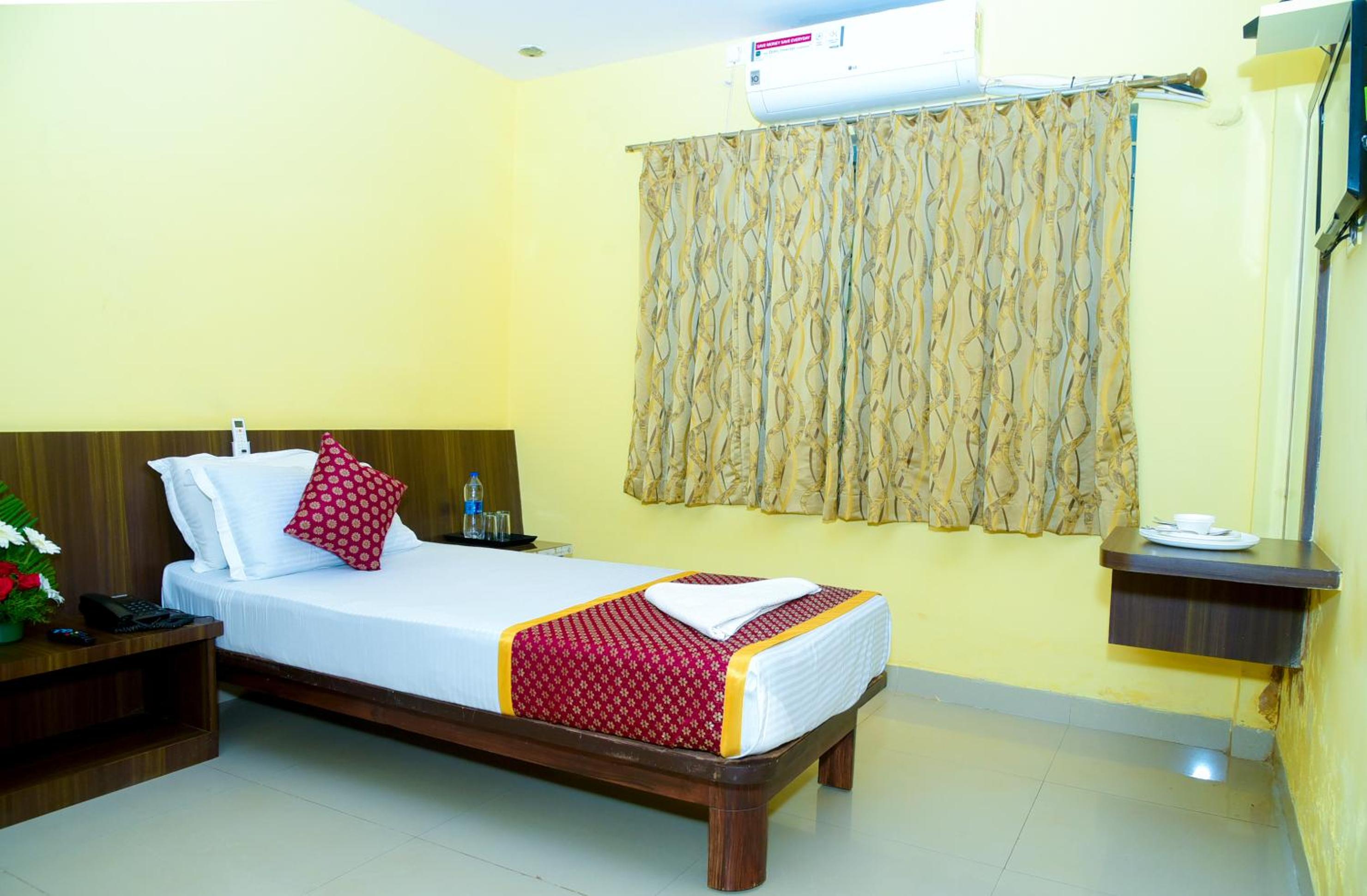 Single Room with Bathroom photo 3