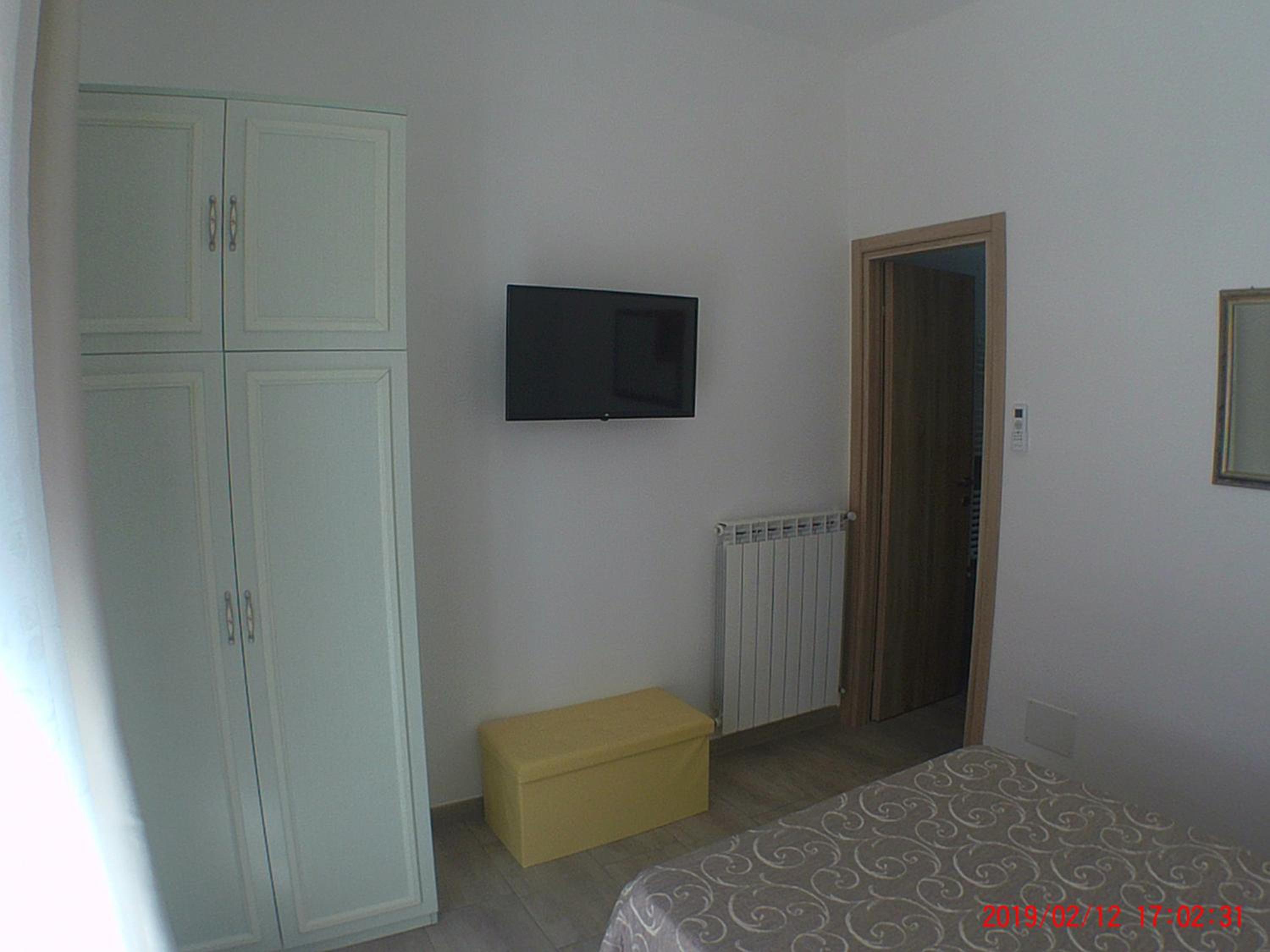 Single Room with Private Bathroom photo 2