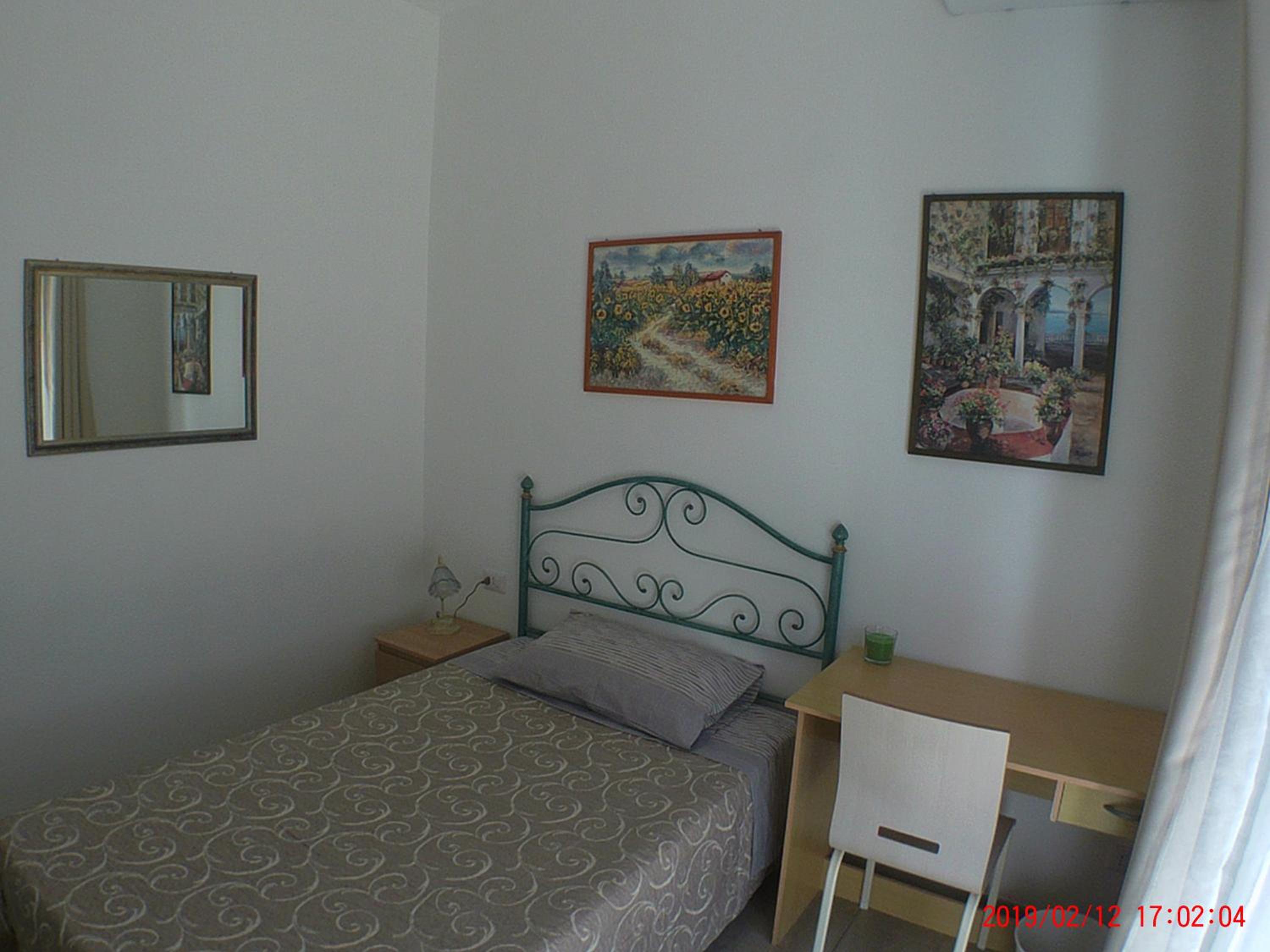 Single Room with Private Bathroom photo 1