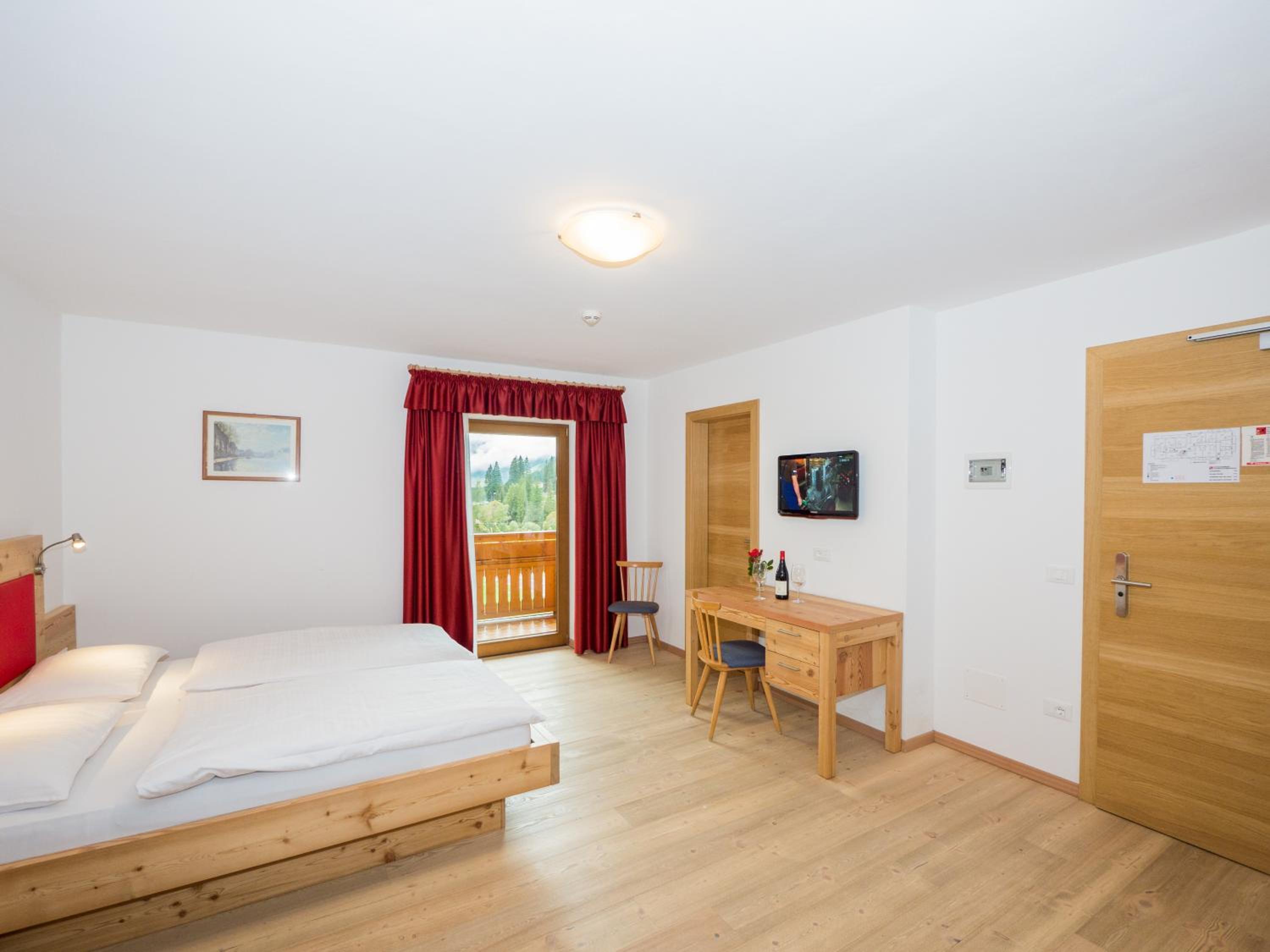 Deluxe Double Room with Balcony photo 2
