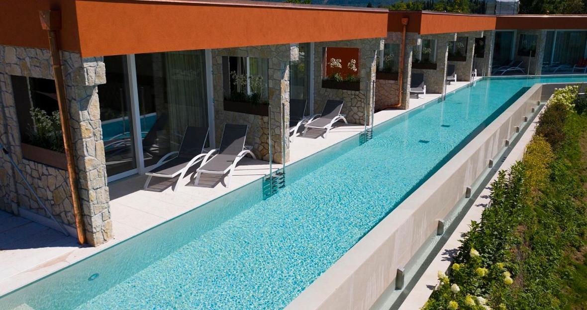 Suite with Infinity Pool - Photo 7
