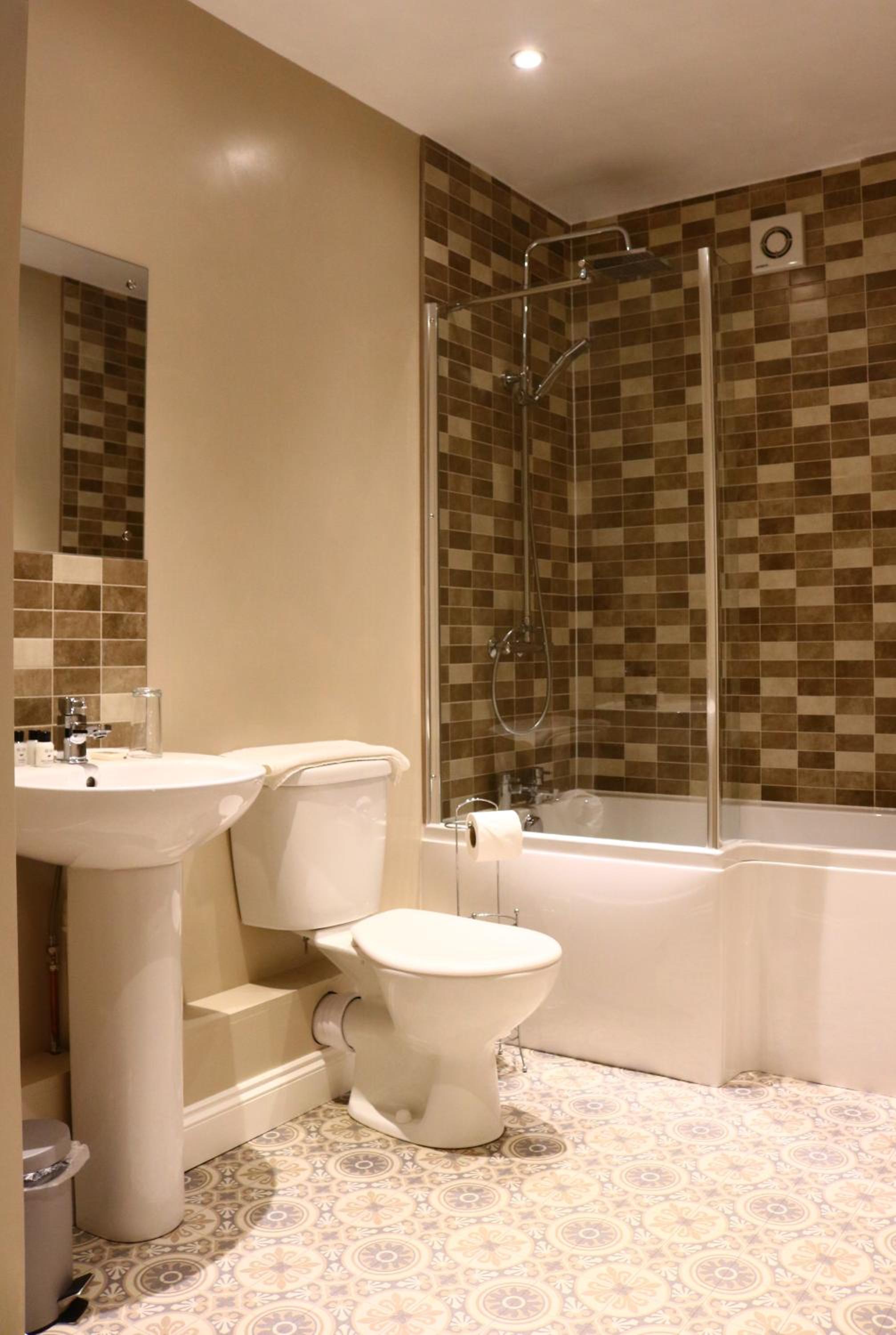 Standard Double Room - Photo 13
