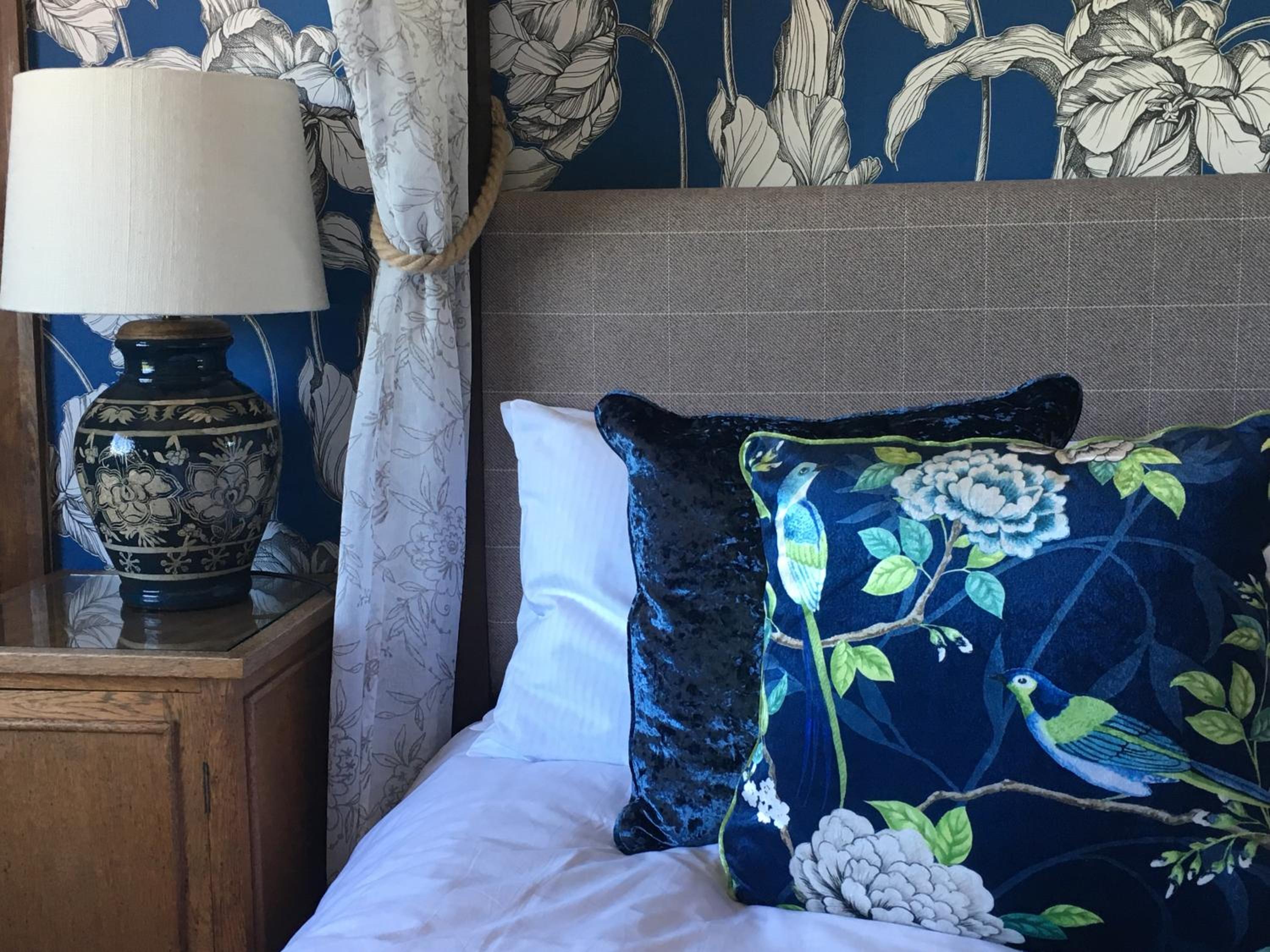 Standard King Room - Photo 2