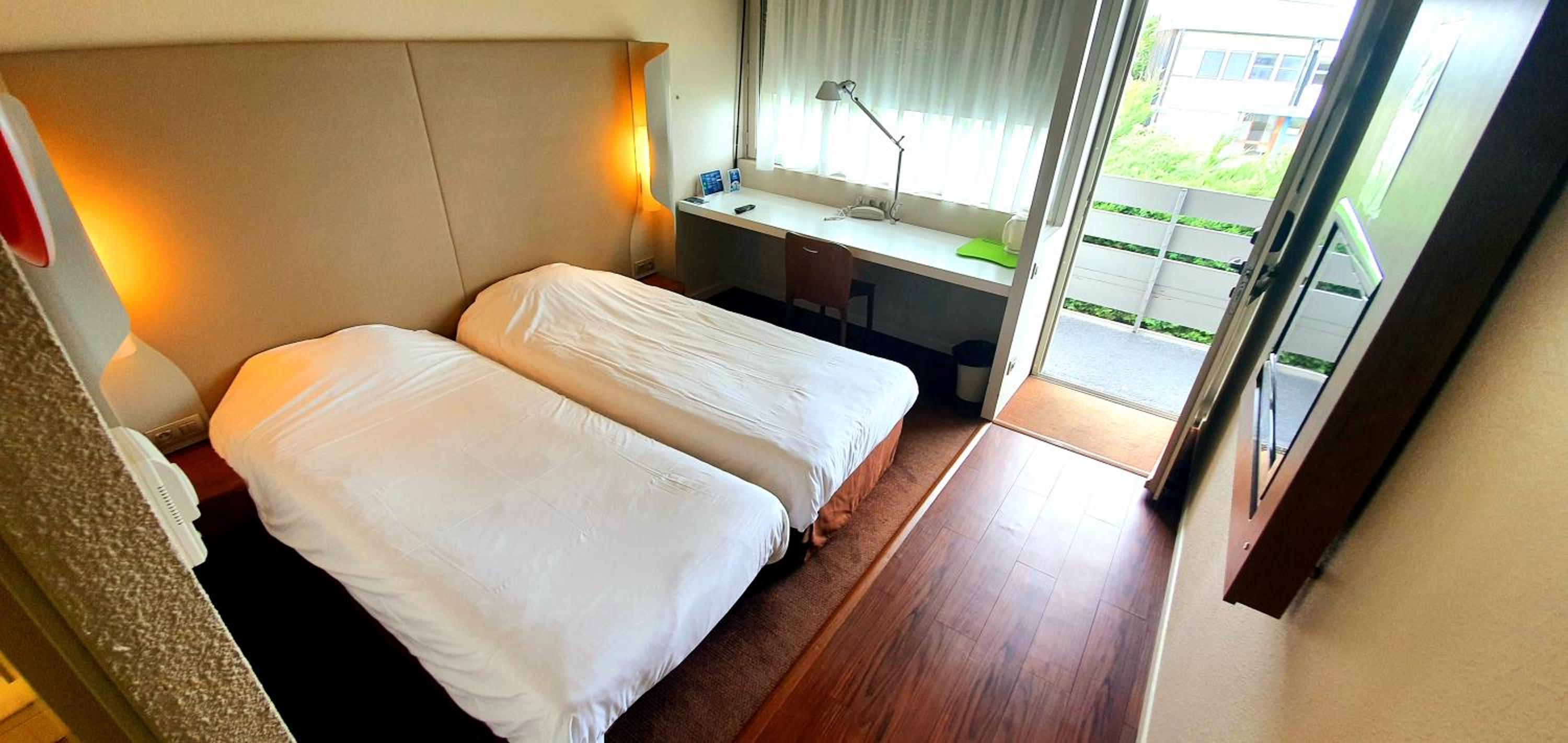 Standard Twin Room - Photo 5