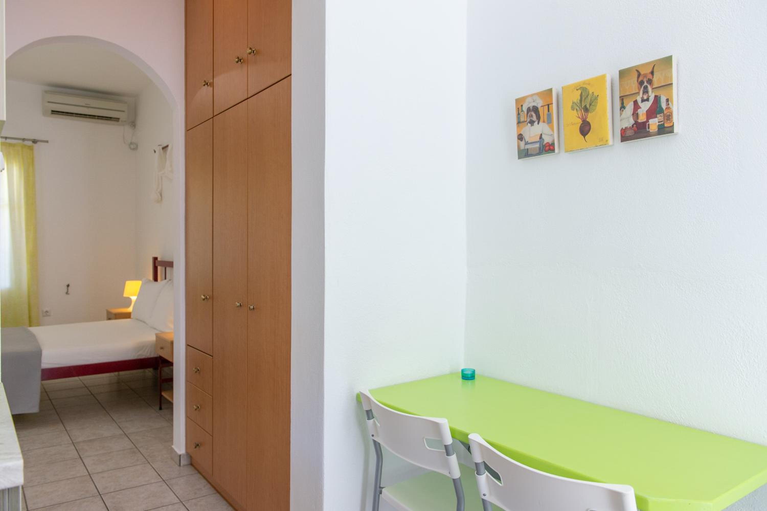 Studio (2 Adults)