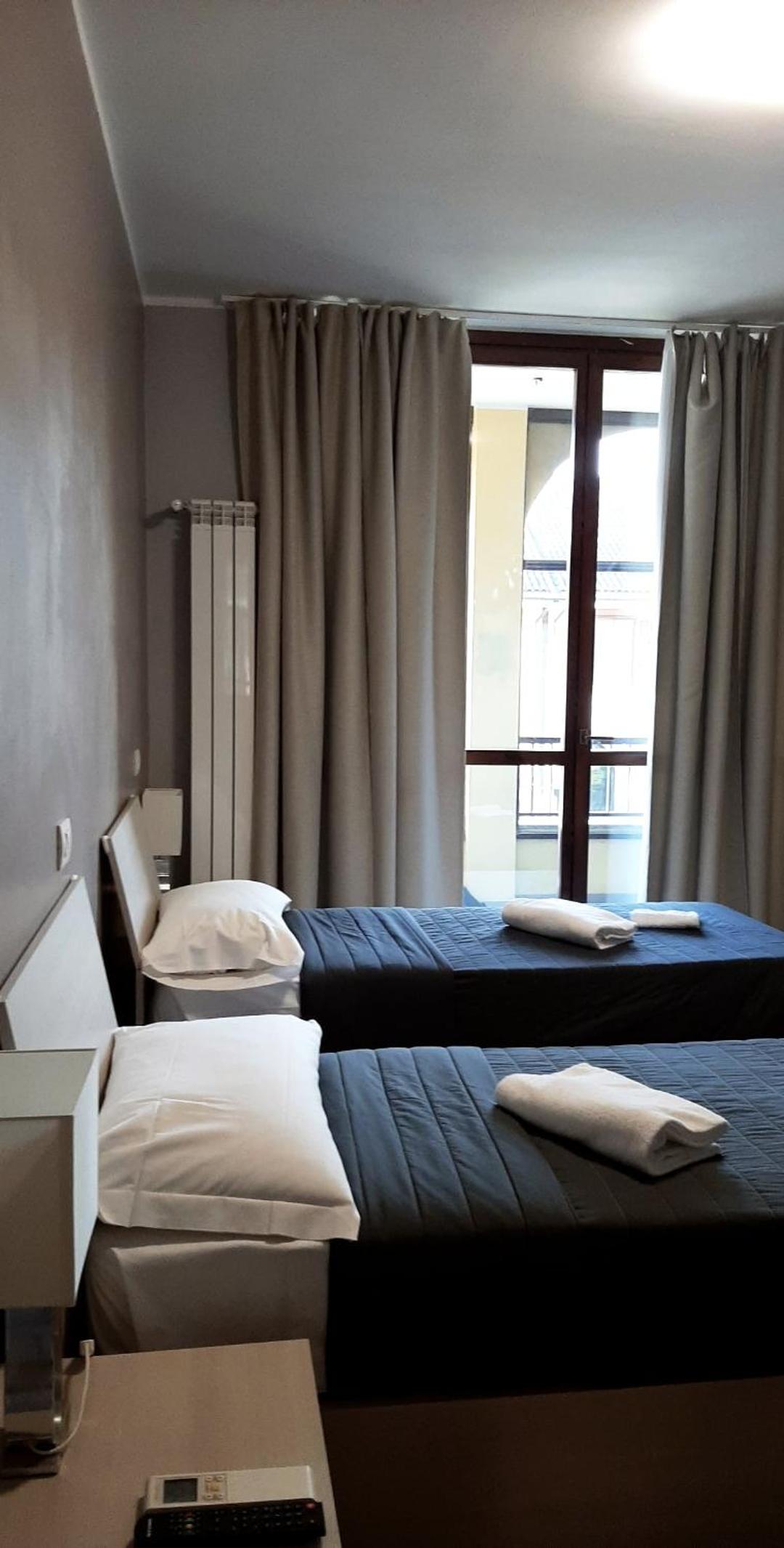 Double or Twin Room with Private Bathroom photo 3