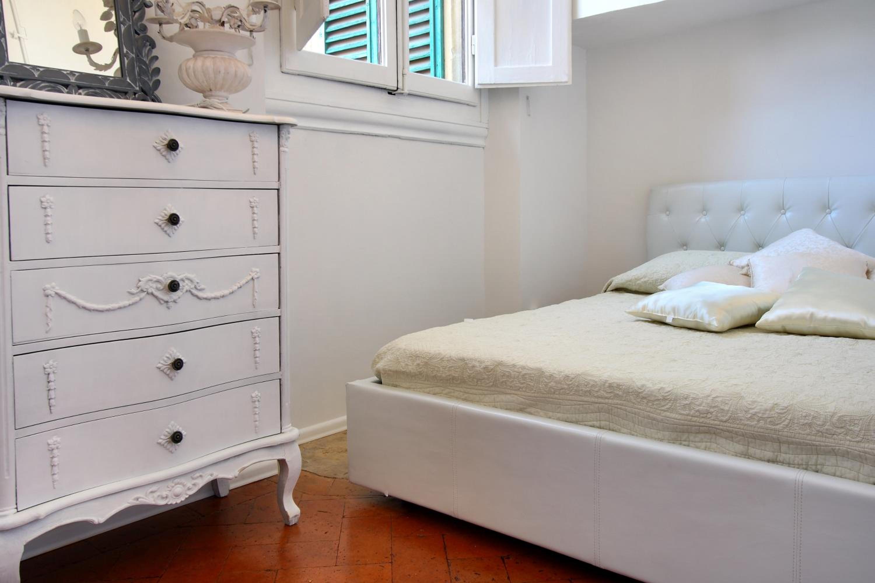 Small Single Room photo 2