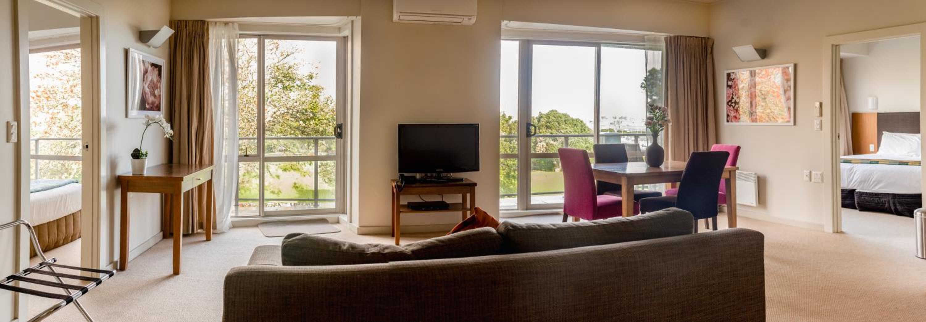 Two-Bedroom Premier Apartment with Sea View - Photo 3