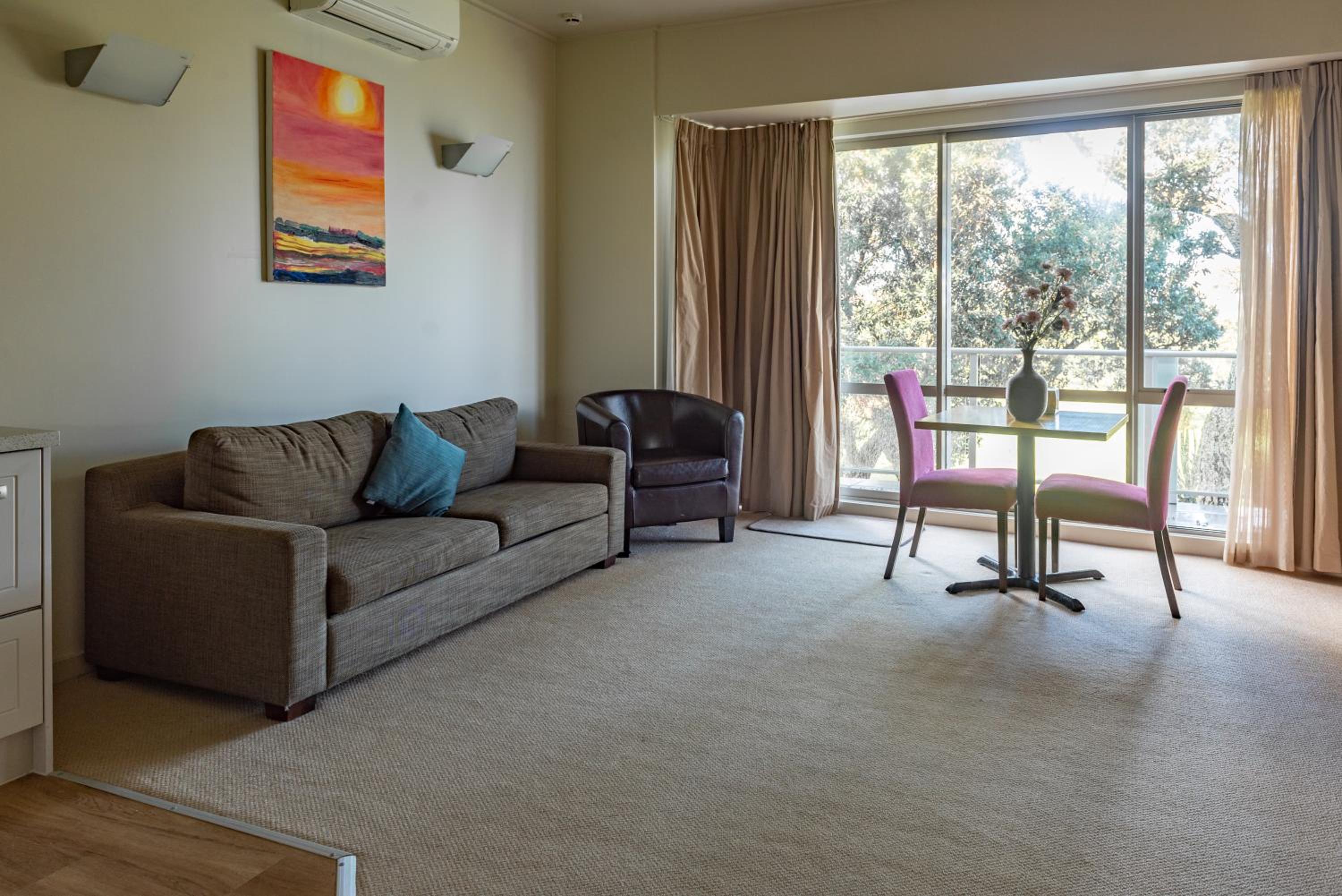 One Bedroom Suite with Sea View - Photo 5