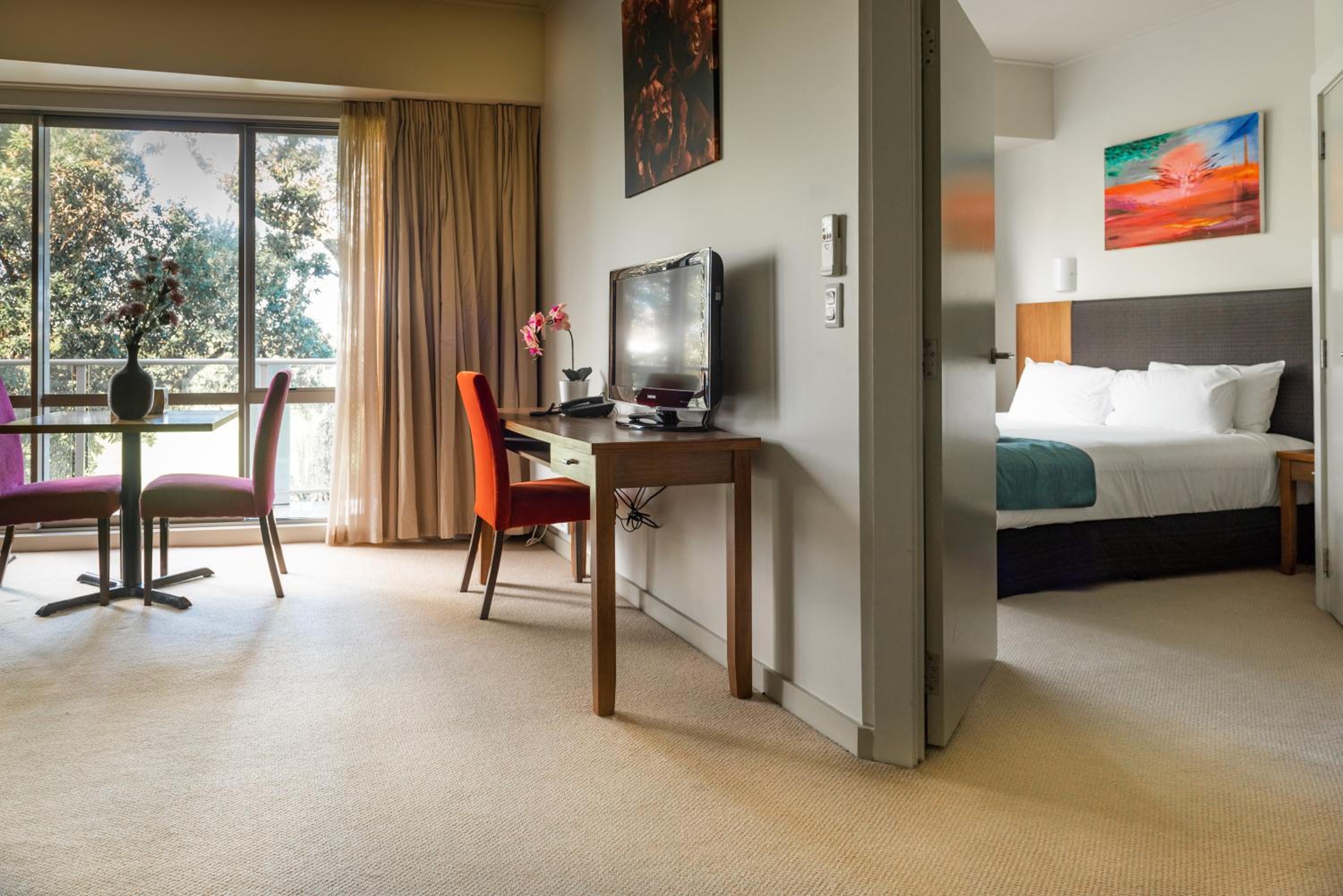 One Bedroom Suite with Sea View - Photo 3