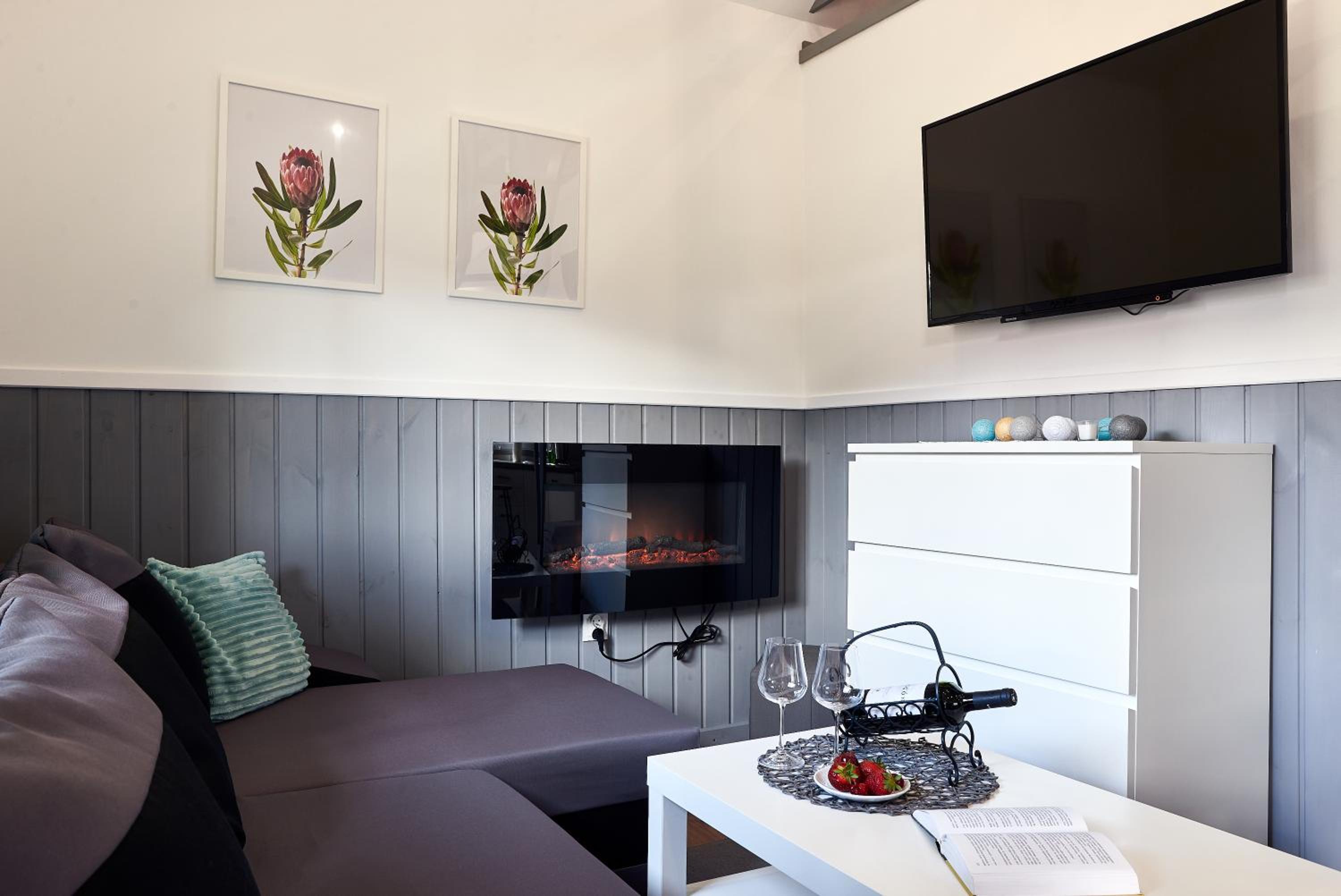 Two-Bedroom House photo 2