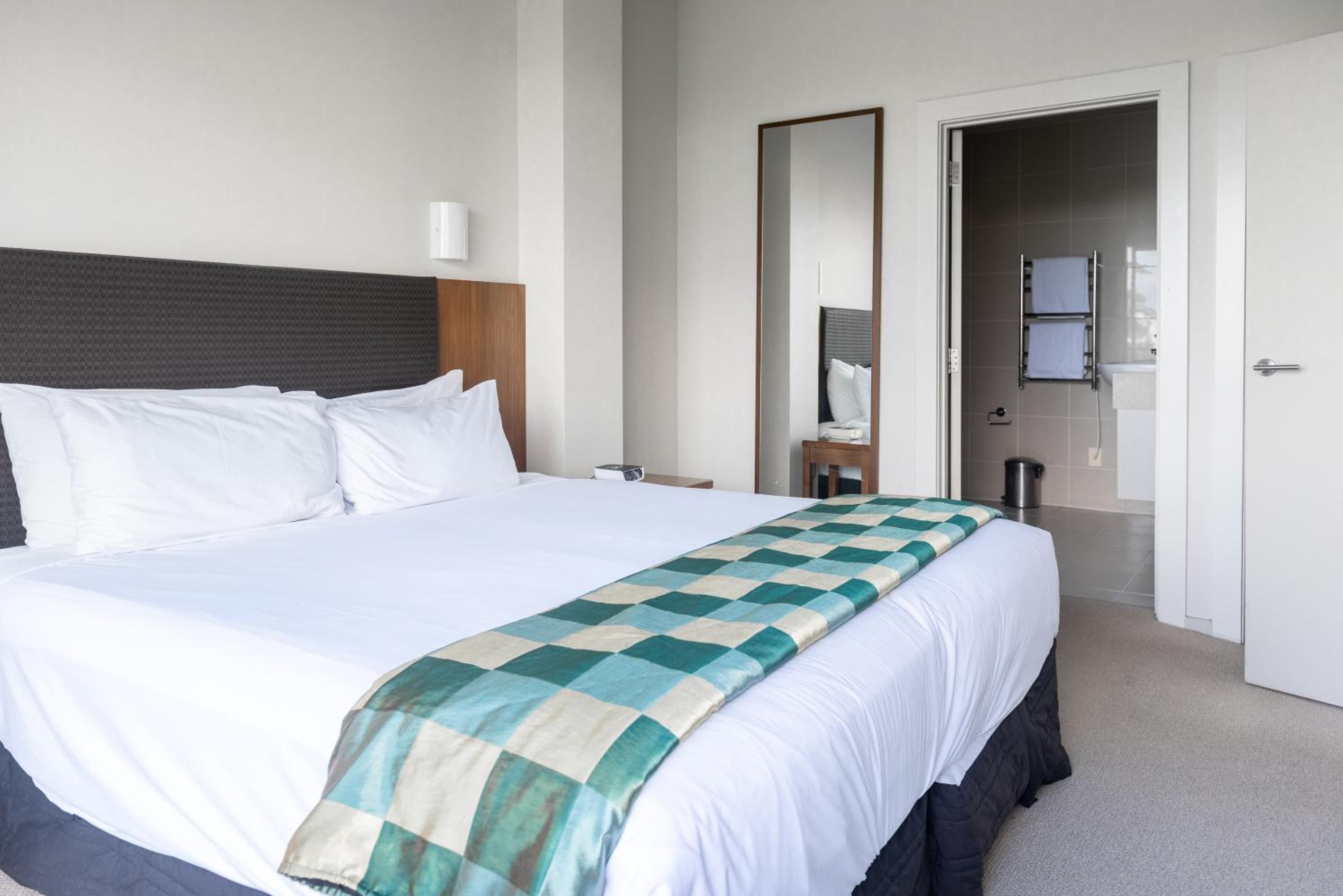 Two-Bedroom Premier Apartment with Sea View - Photo 1