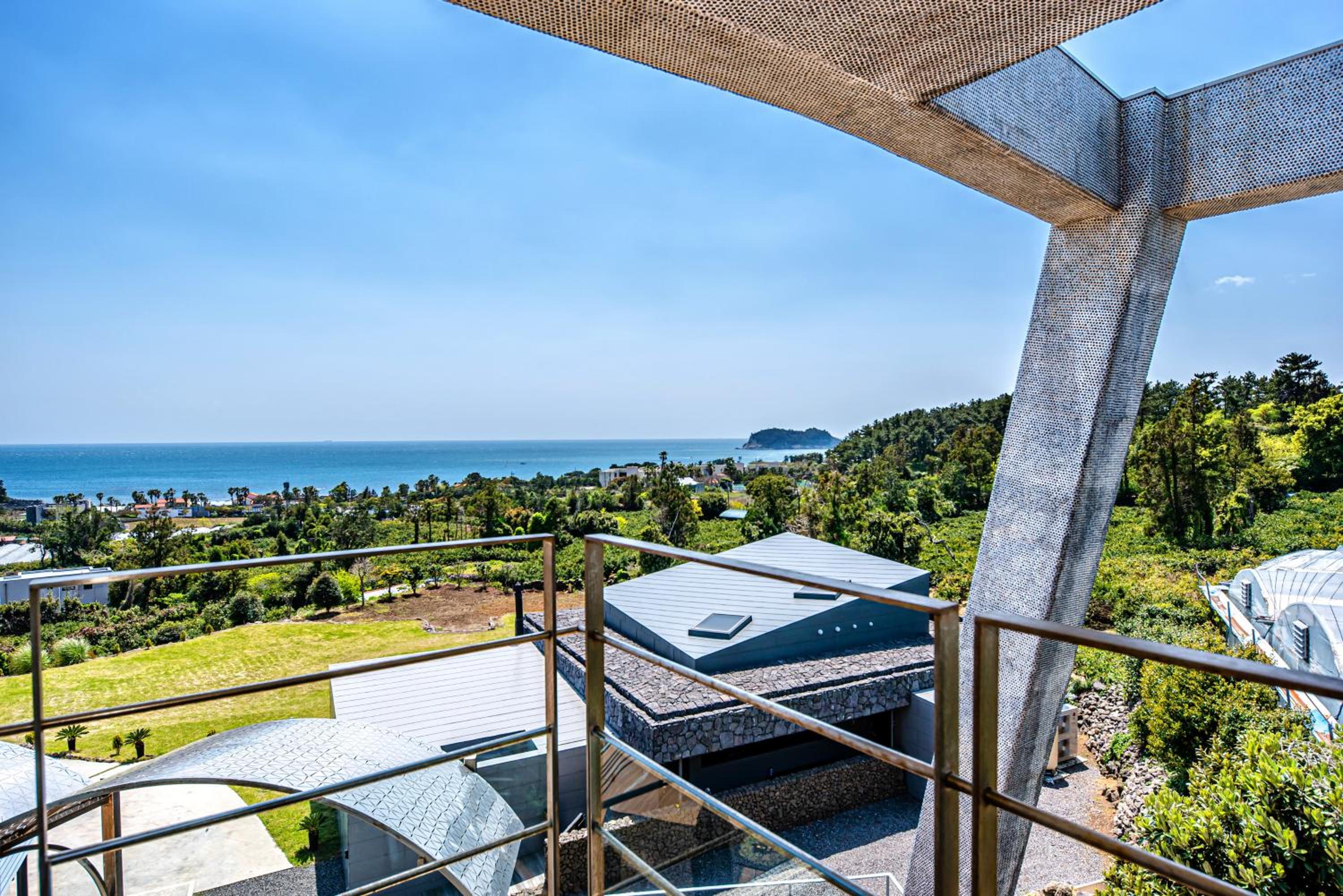 Deluxe Double Room with Balcony photo 3