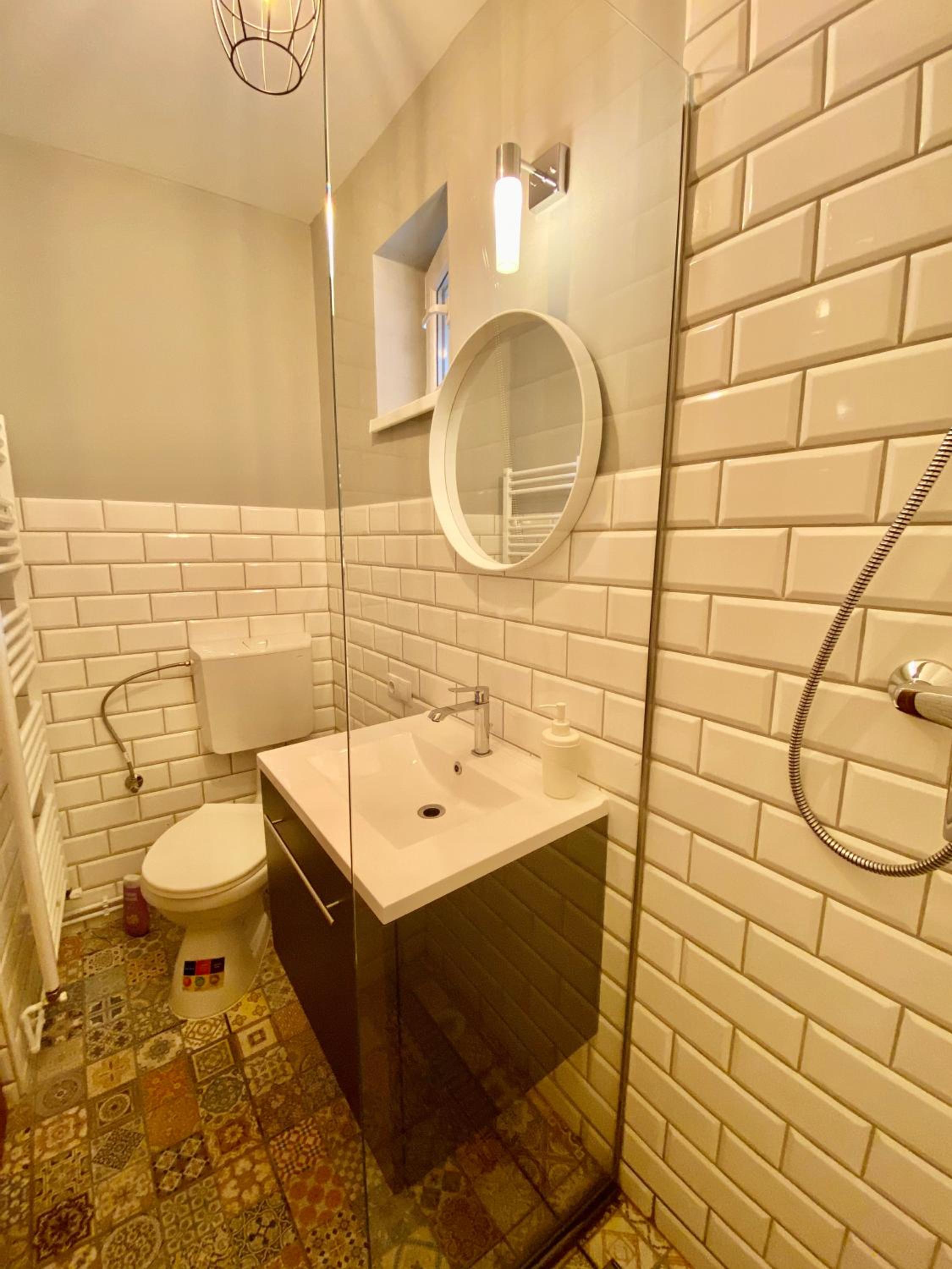 One-Bedroom Apartment - Photo 5