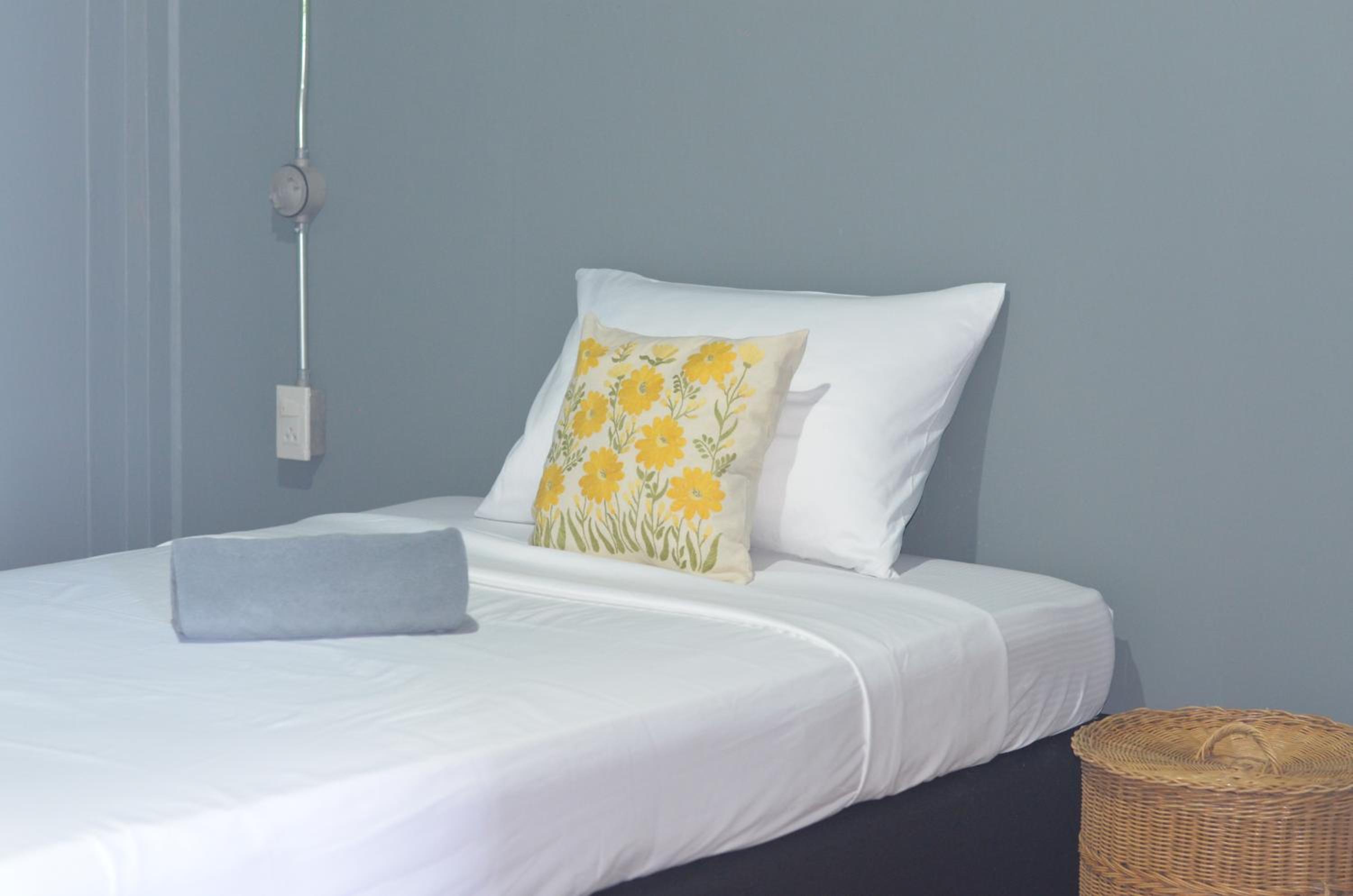 Standard Twin Room with Shared Bathroom photo 2