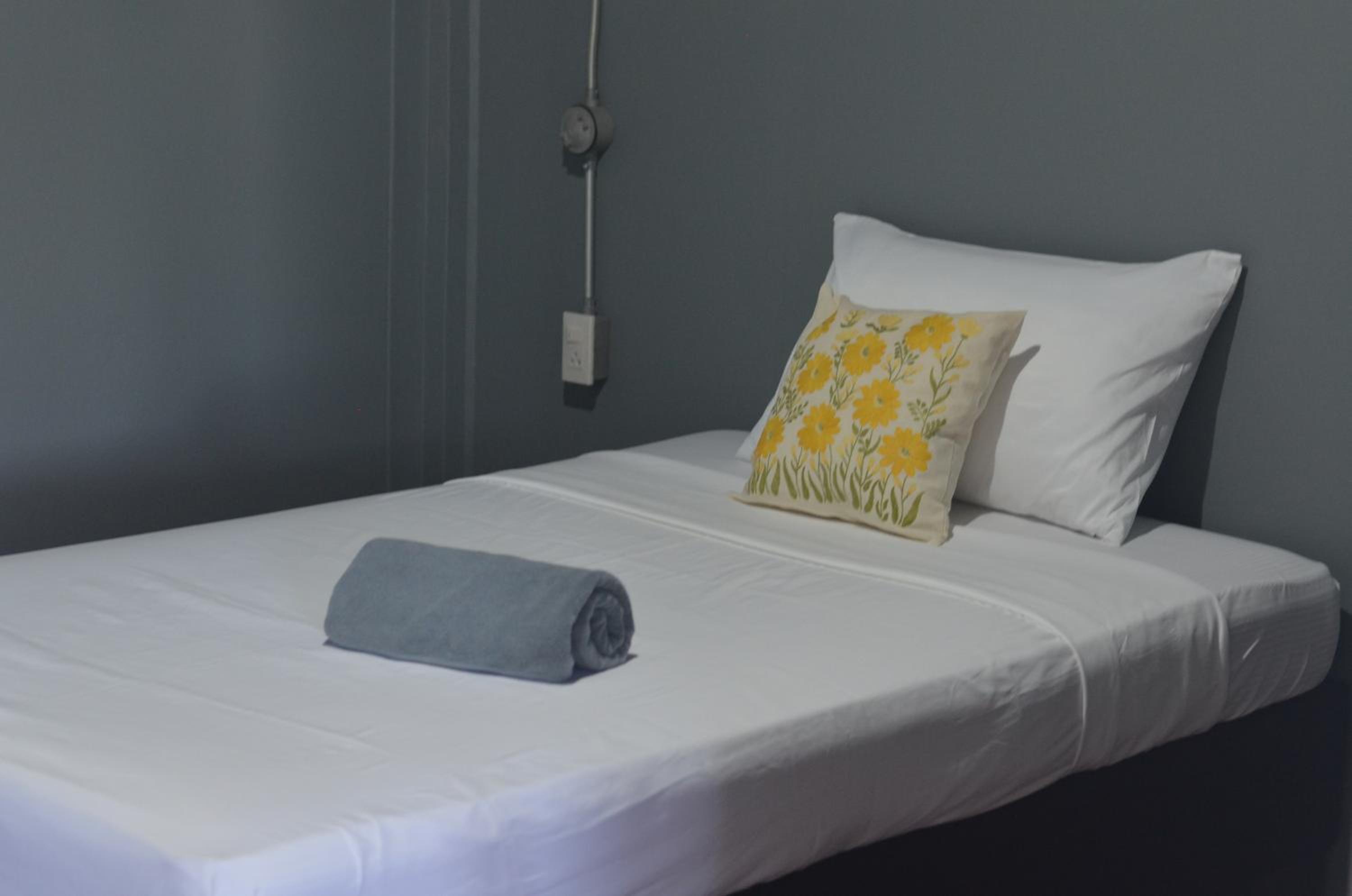 Standard Twin Room with Shared Bathroom photo 3