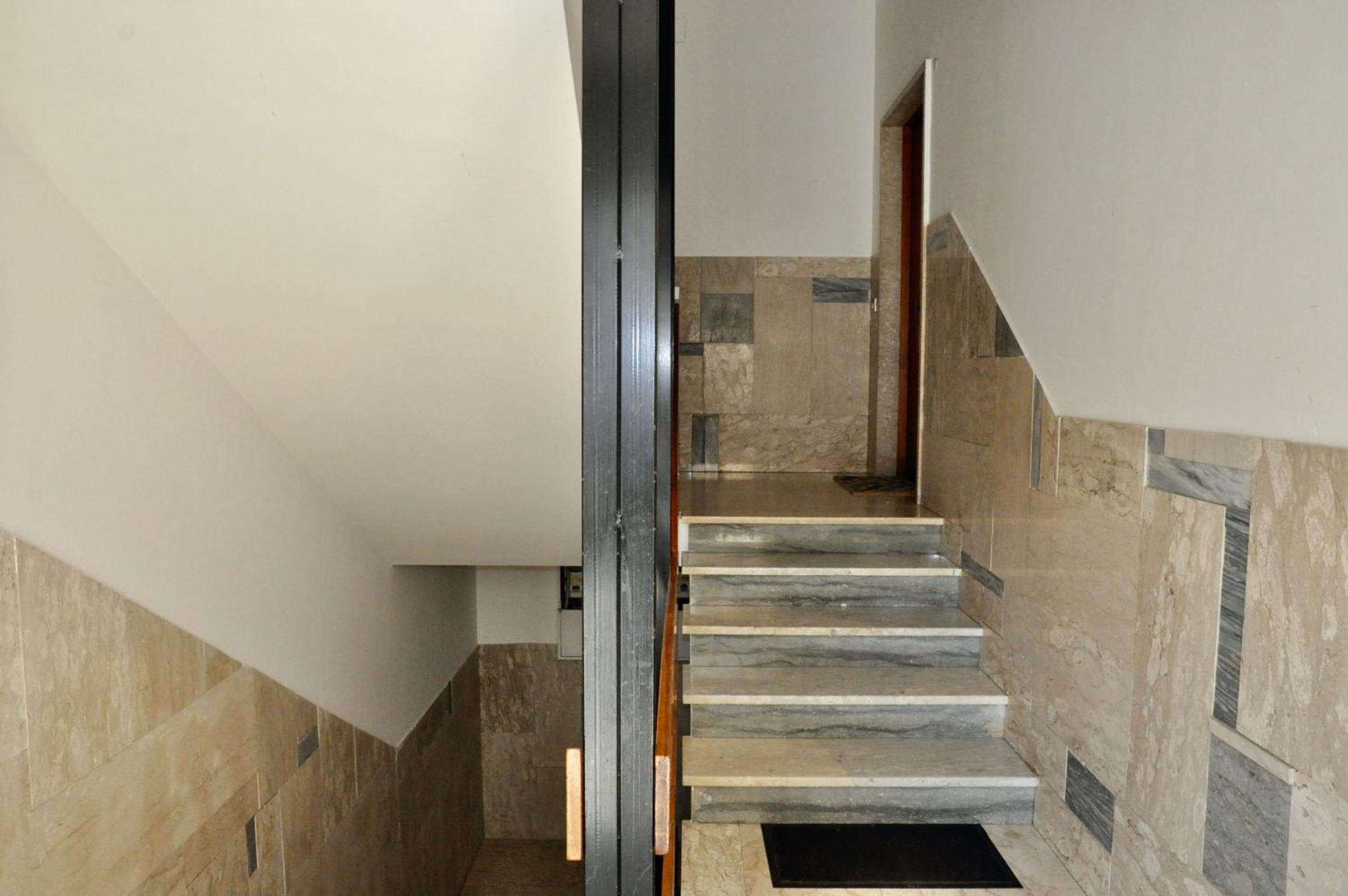 One-Bedroom Apartment - Non-Smoking photo 2