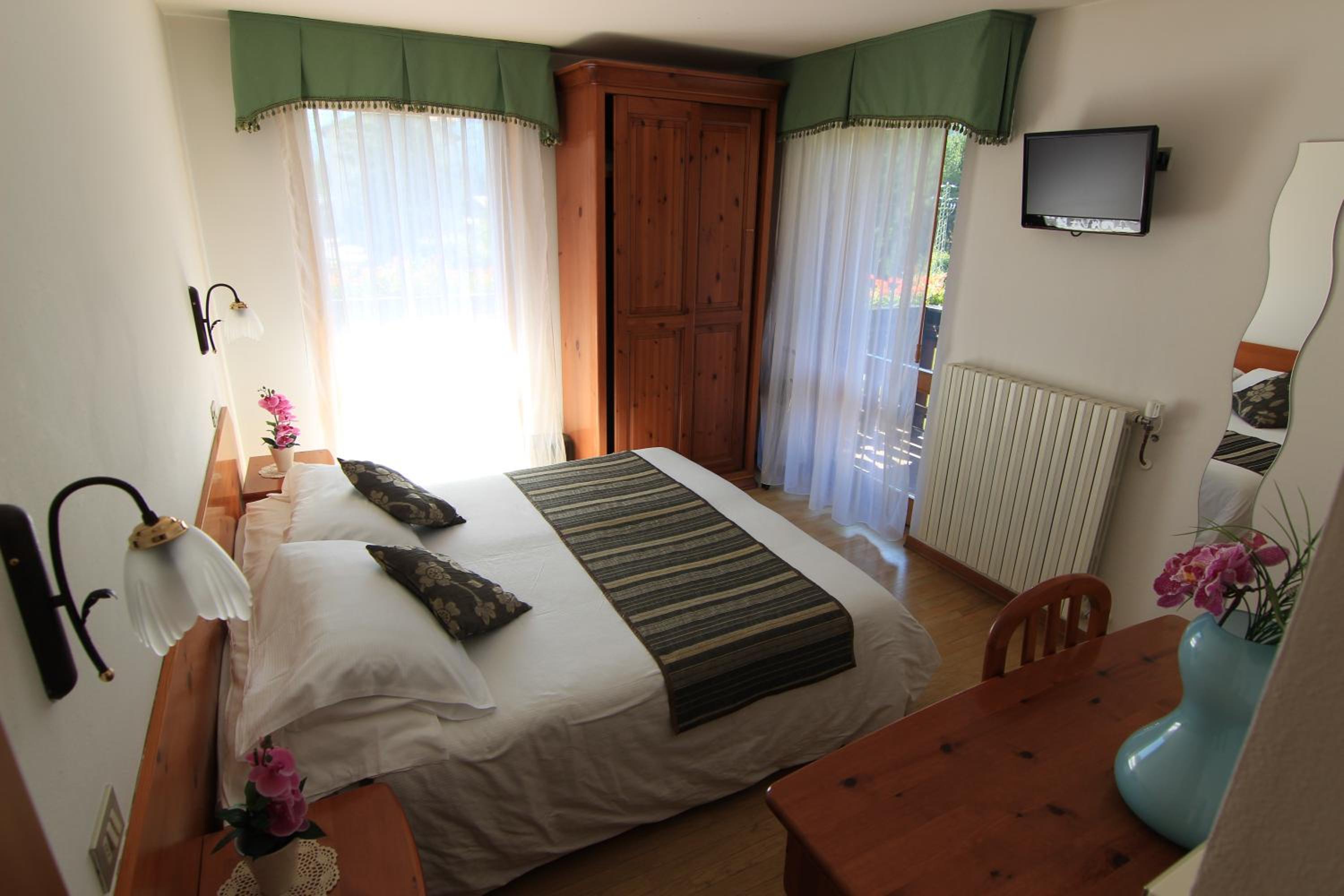 Double or Twin Room - Photo 10