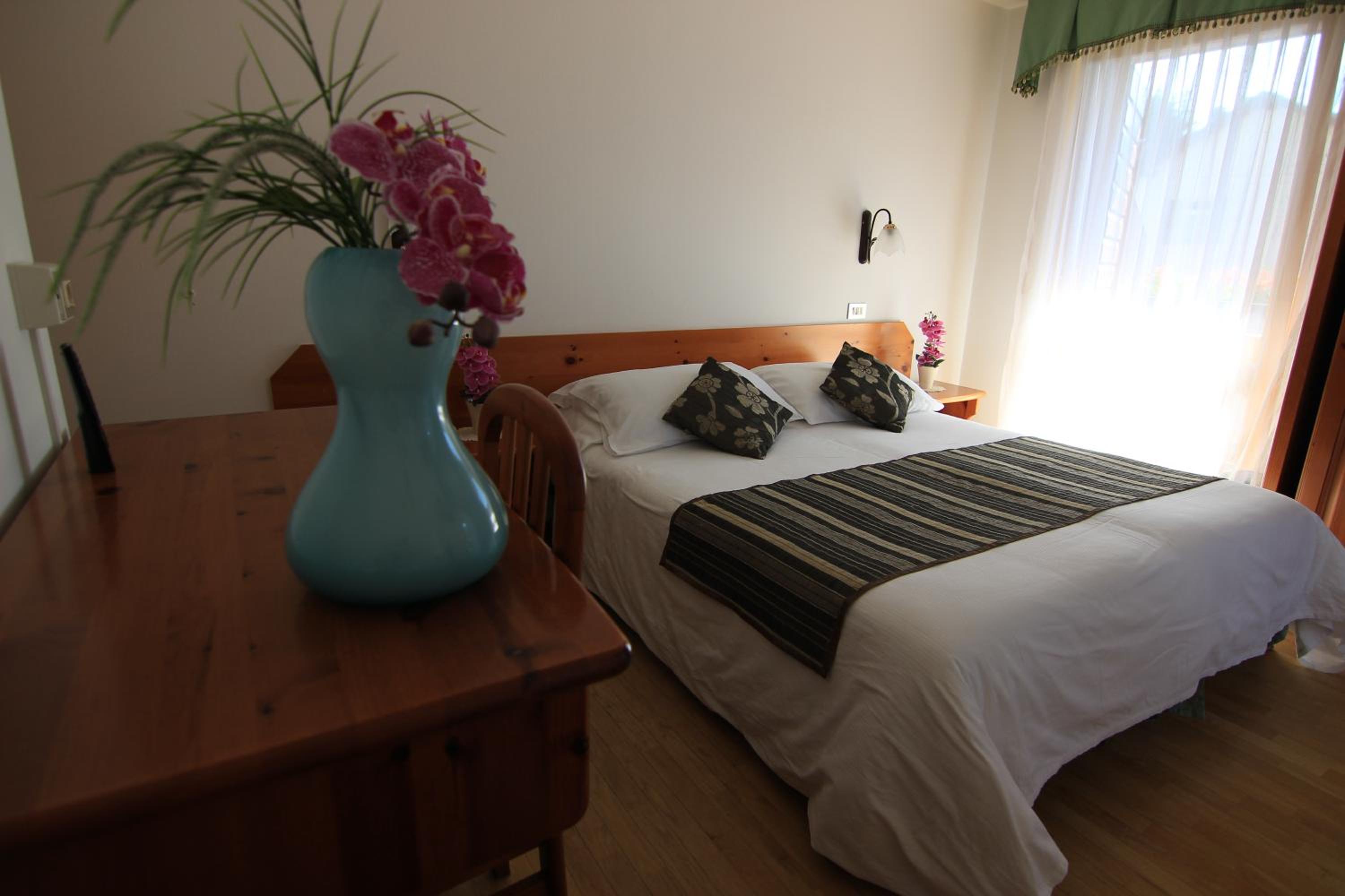 Double or Twin Room - Photo 11