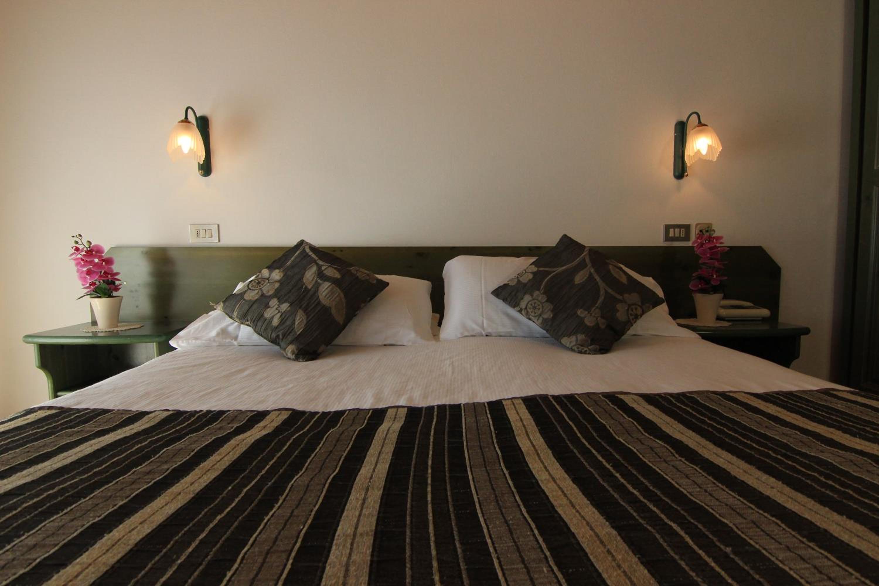 Double or Twin Room - Photo 14