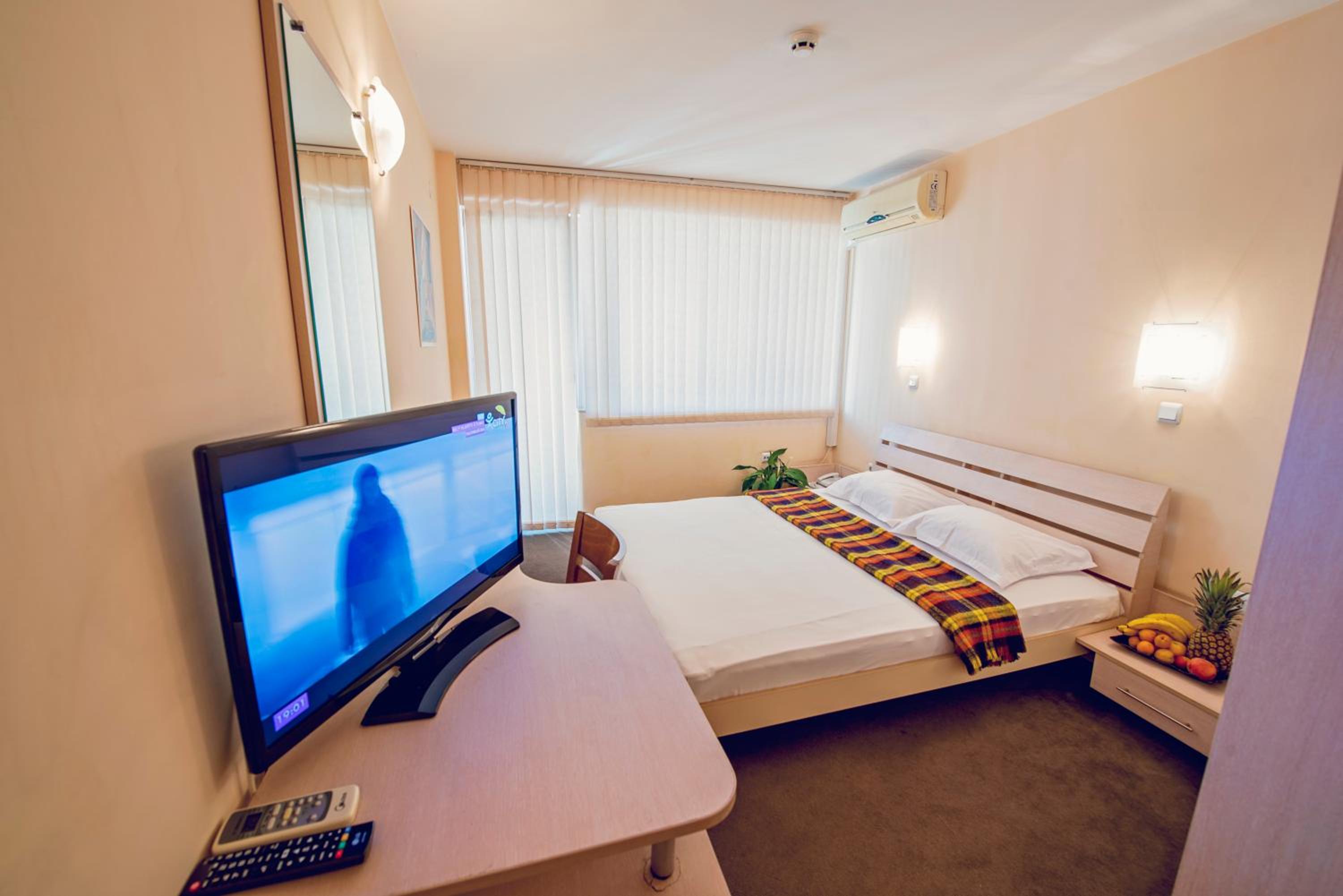 Double or Twin Room - Photo 7