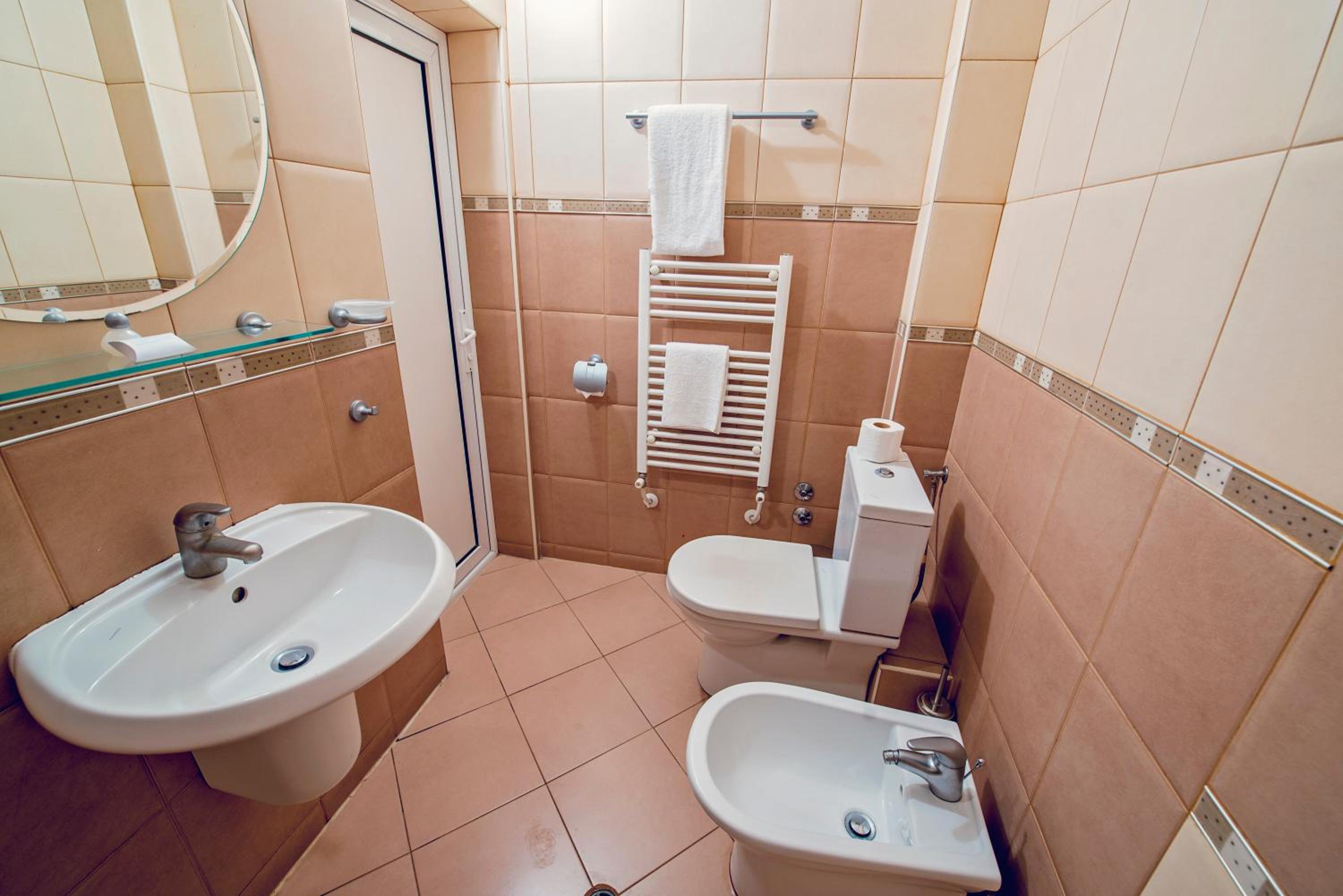 Double or Twin Room - Photo 5