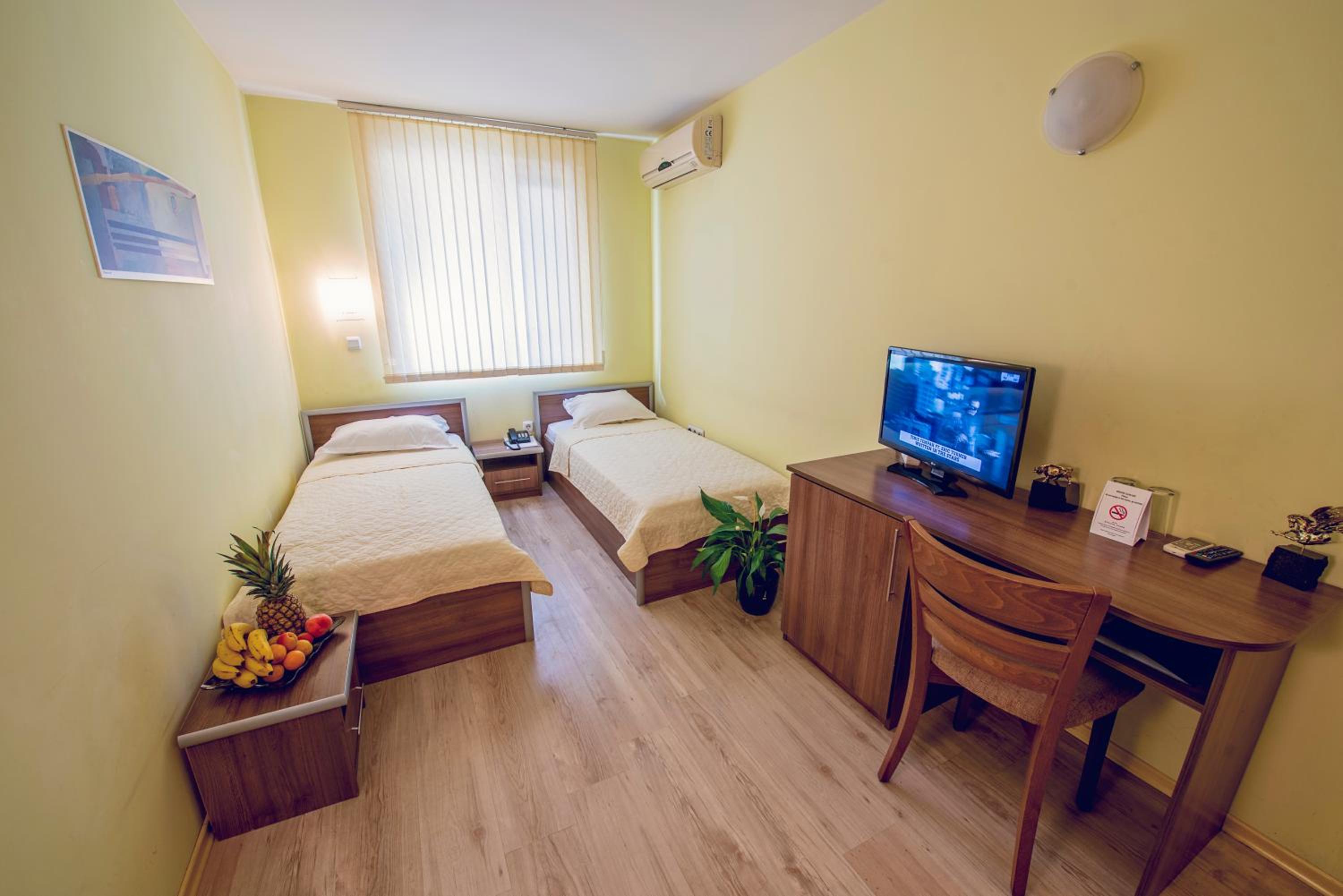 Double or Twin Room - Photo 6