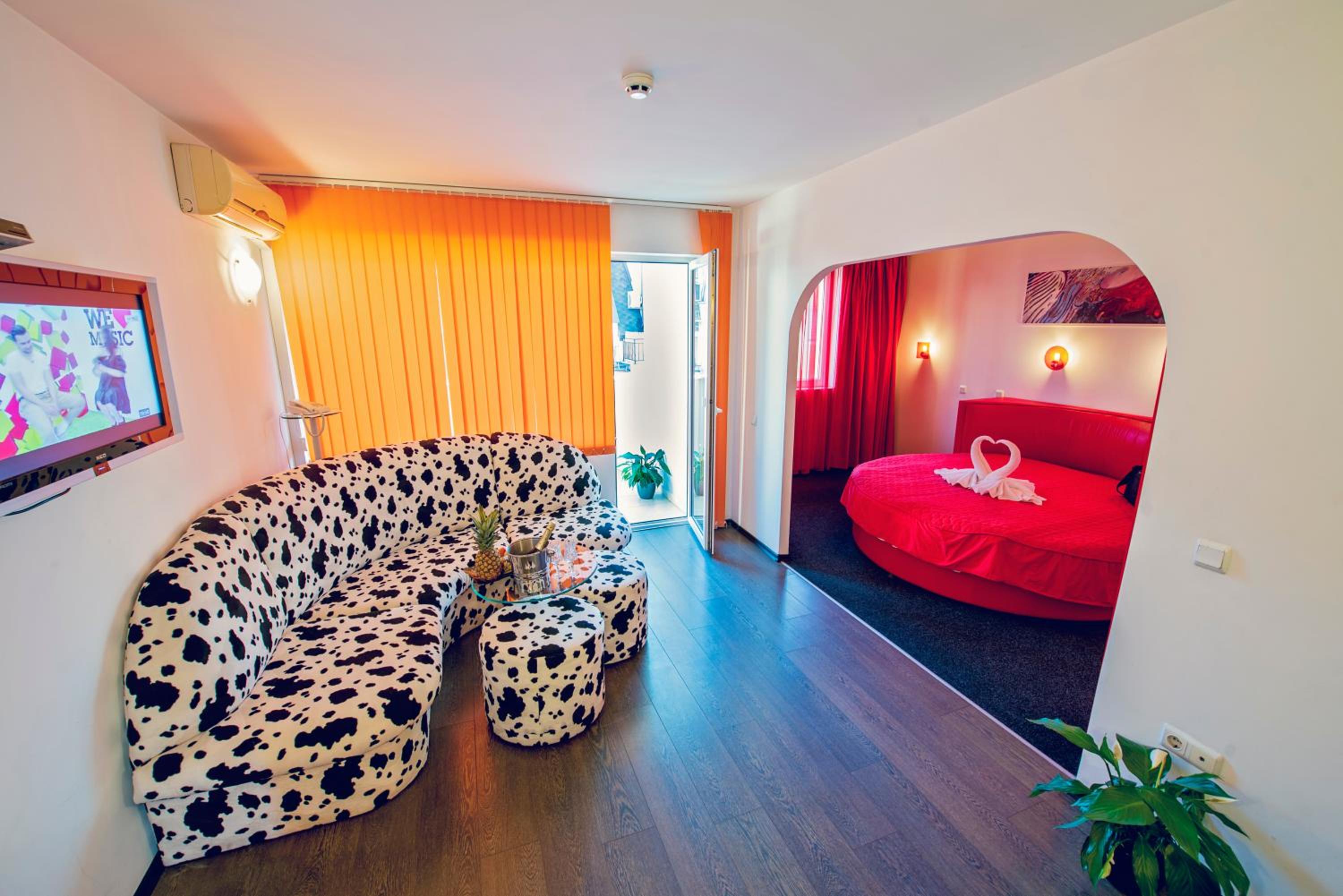 Queen Suite with Spa Bath - Photo 1