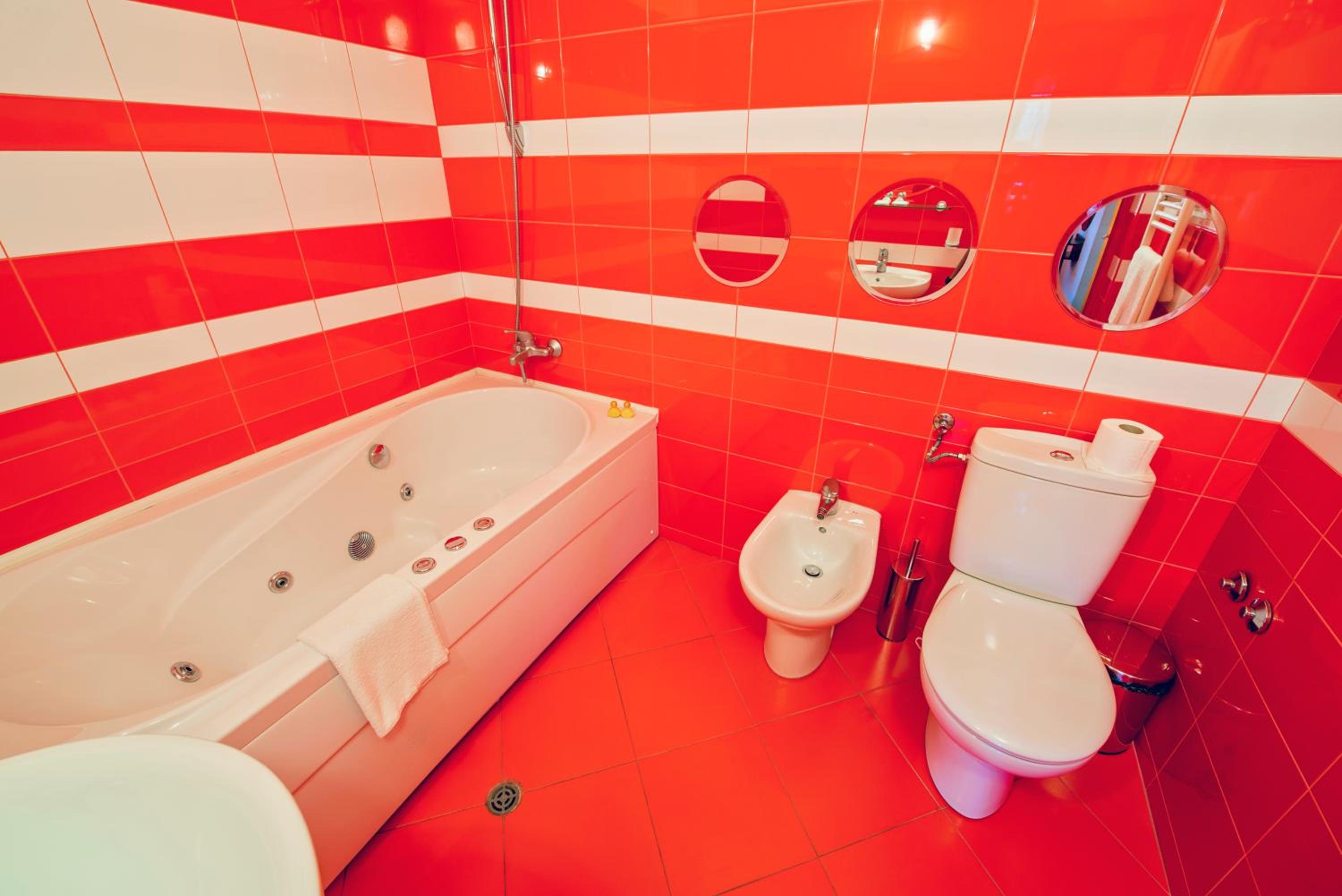 Queen Suite with Spa Bath - Photo 2