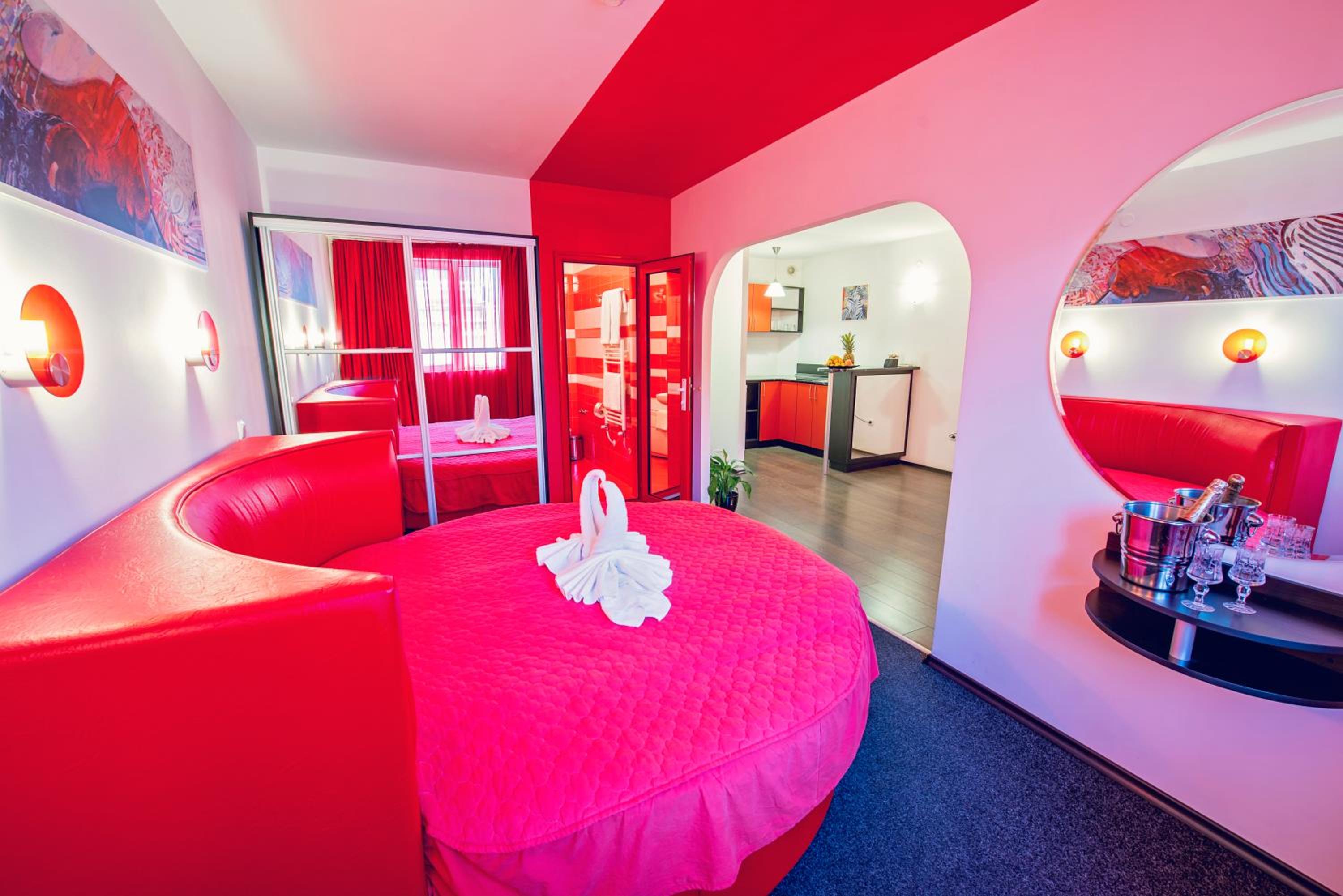 Queen Suite with Spa Bath - Photo 3