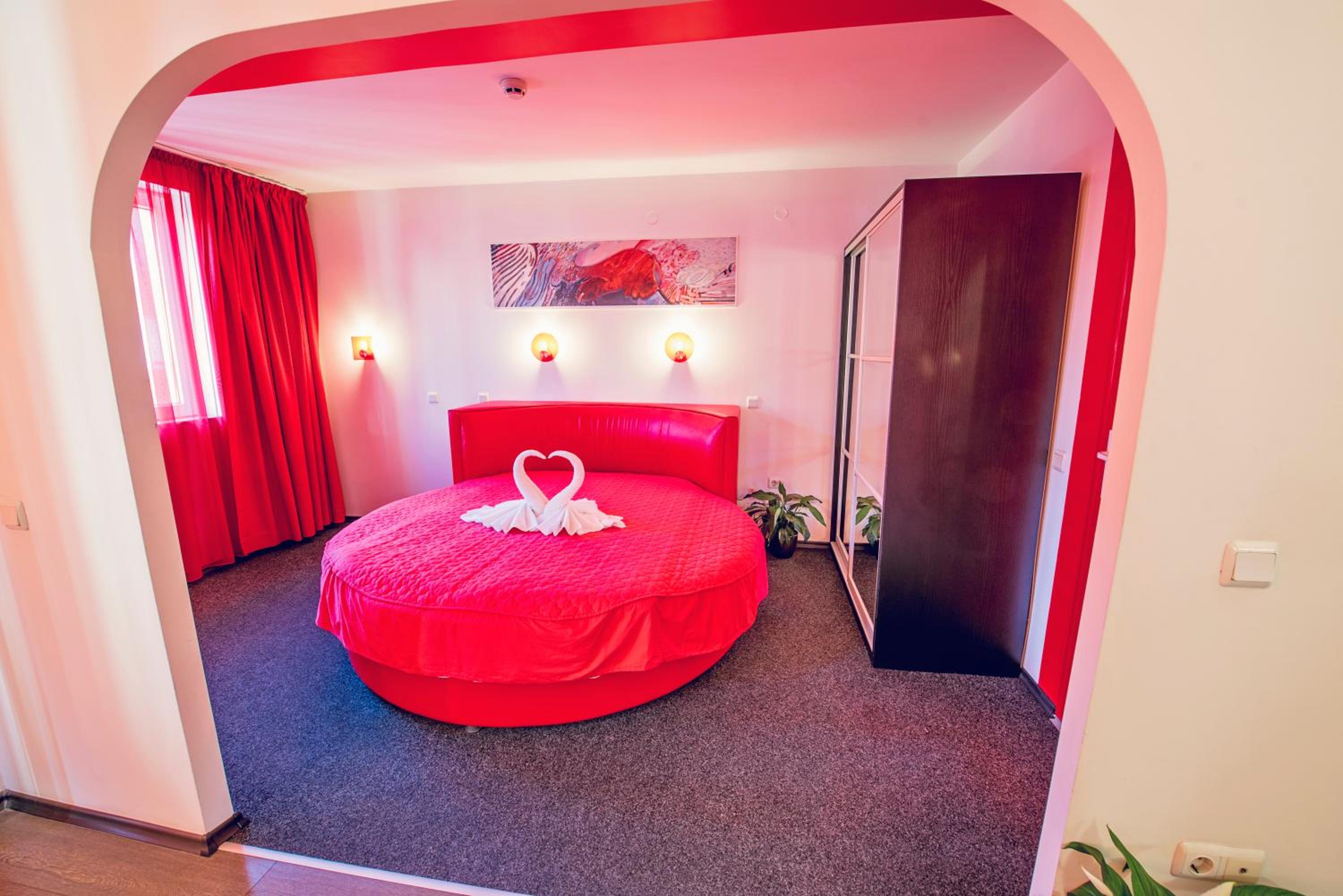 Queen Suite with Spa Bath - Photo 4