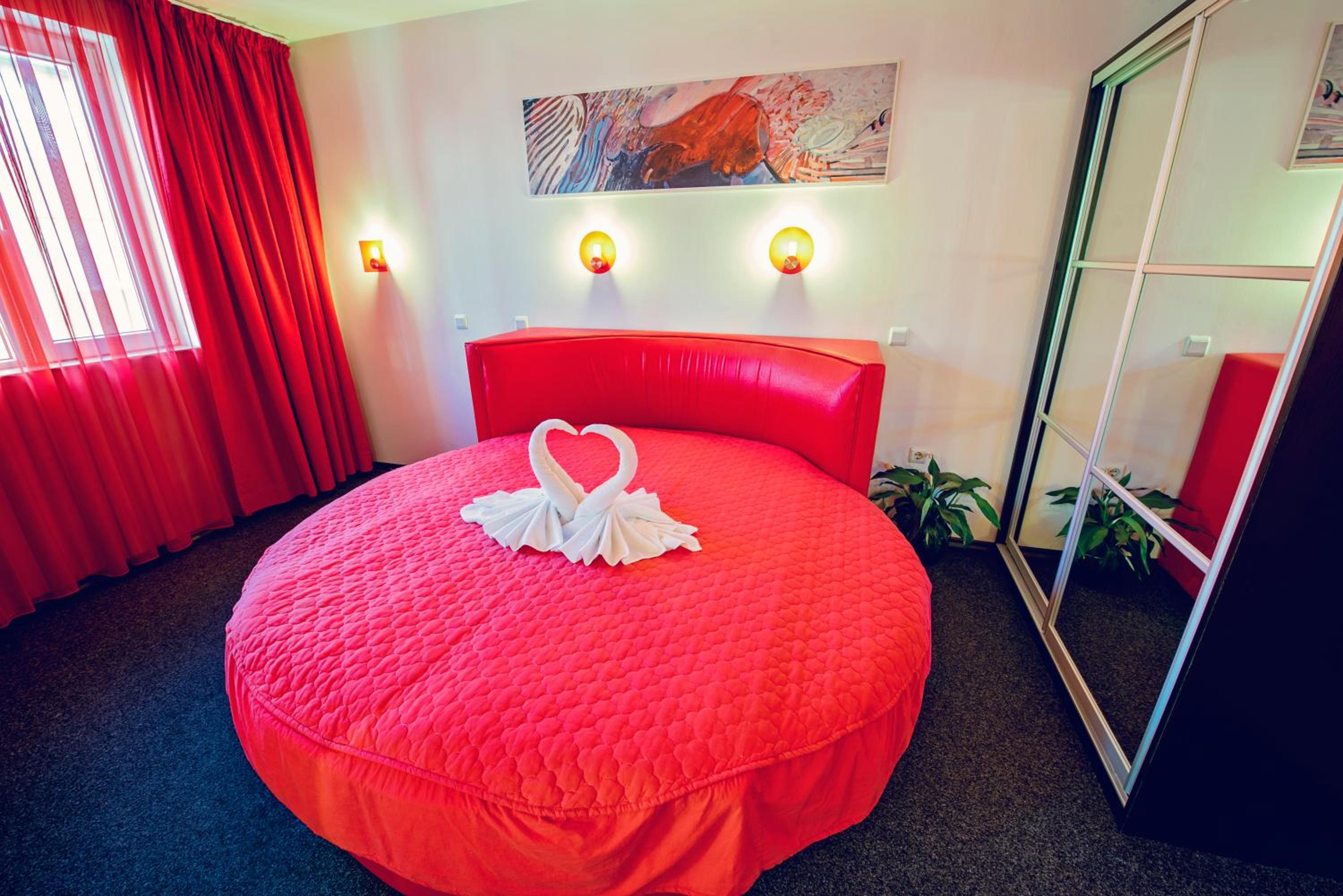Queen Suite with Spa Bath - Photo 5