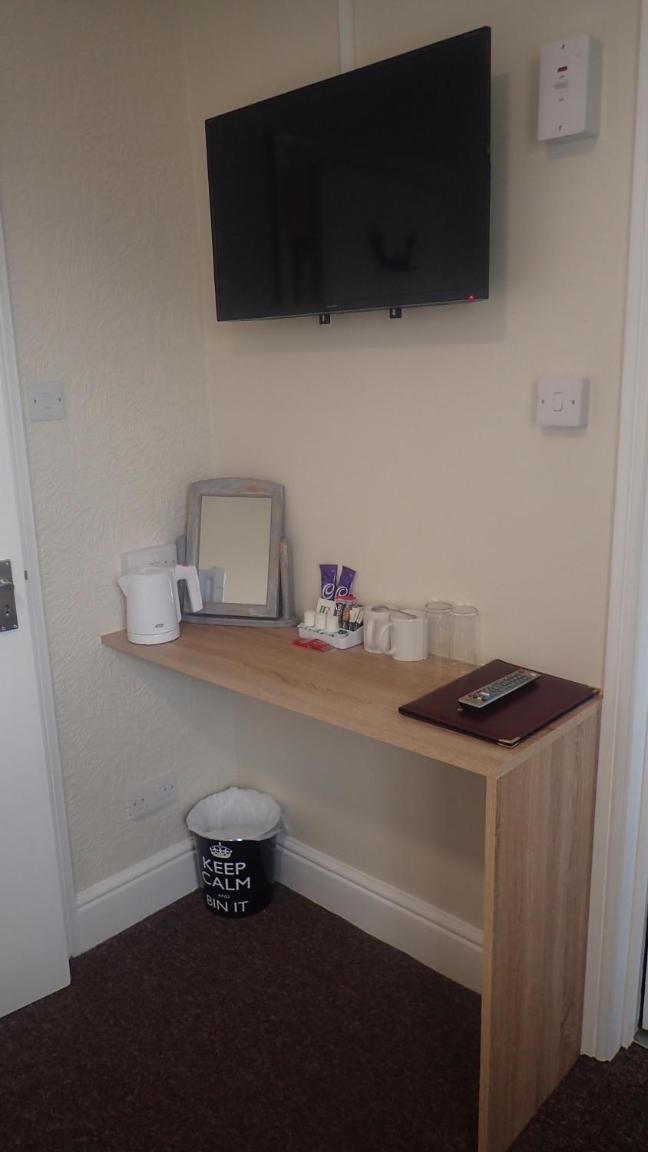 Twin Room - Photo 3