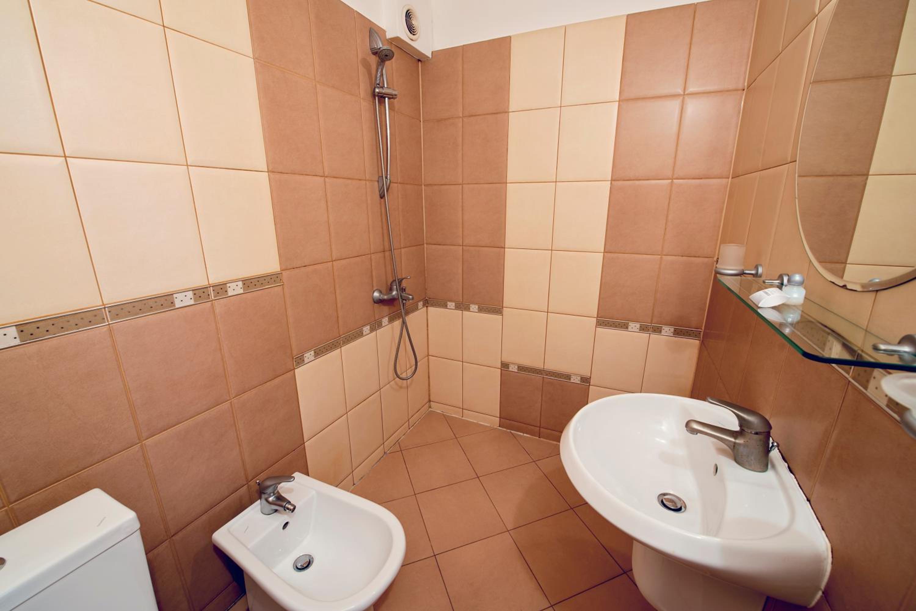 Single Room - Photo 5