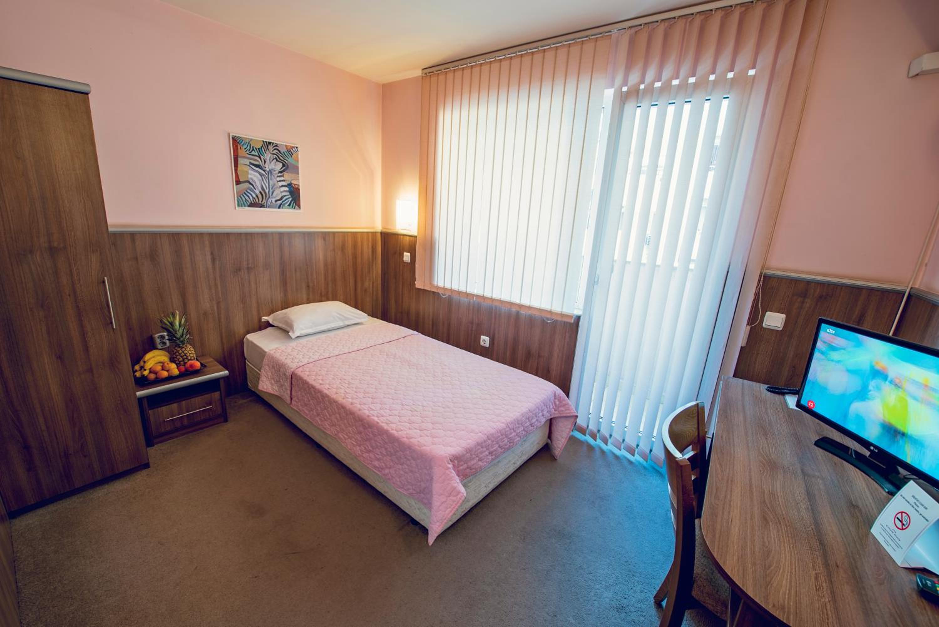 Single Room - Photo 2
