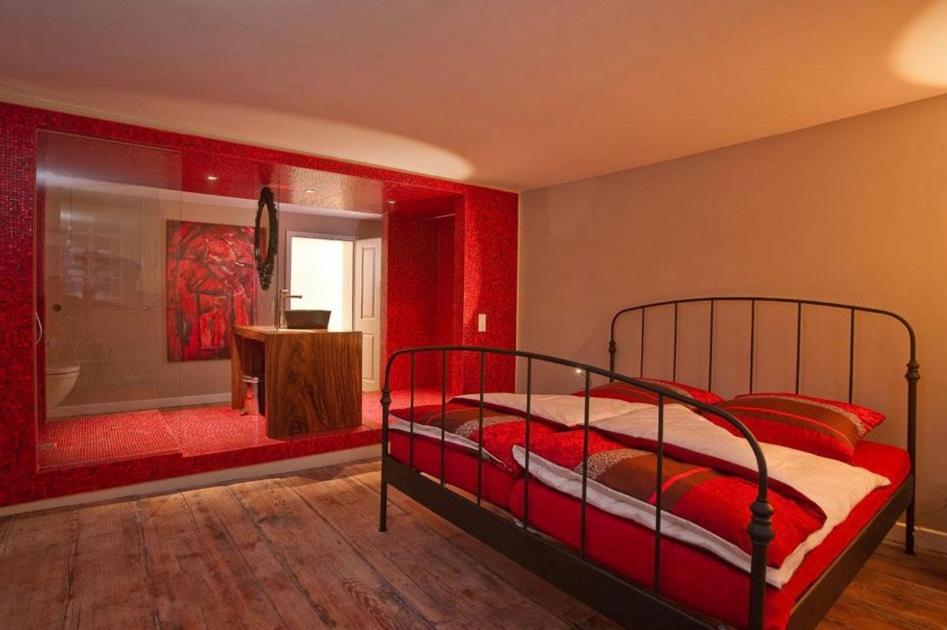Large Double Room - Photo 1