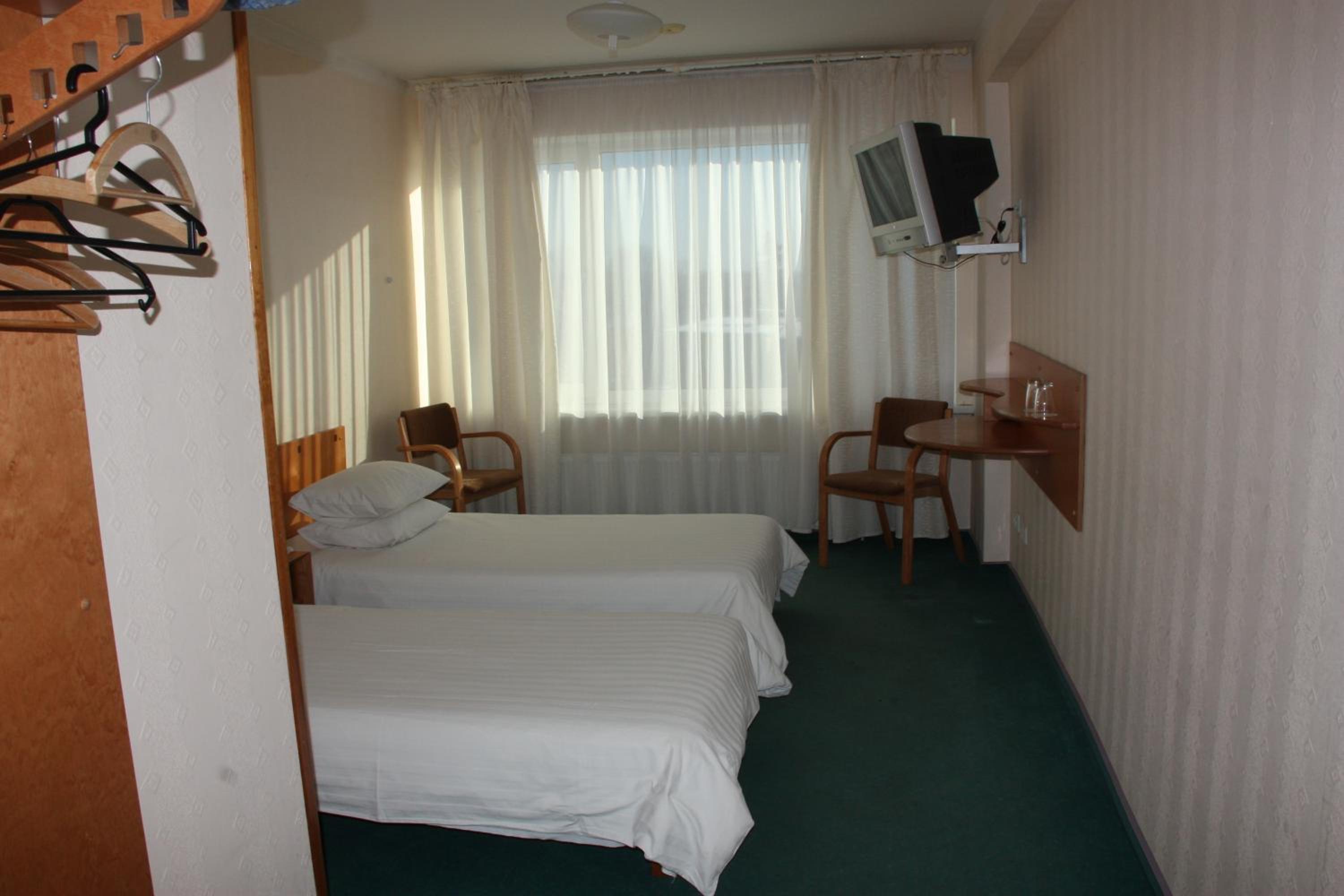Twin Room - Photo 8