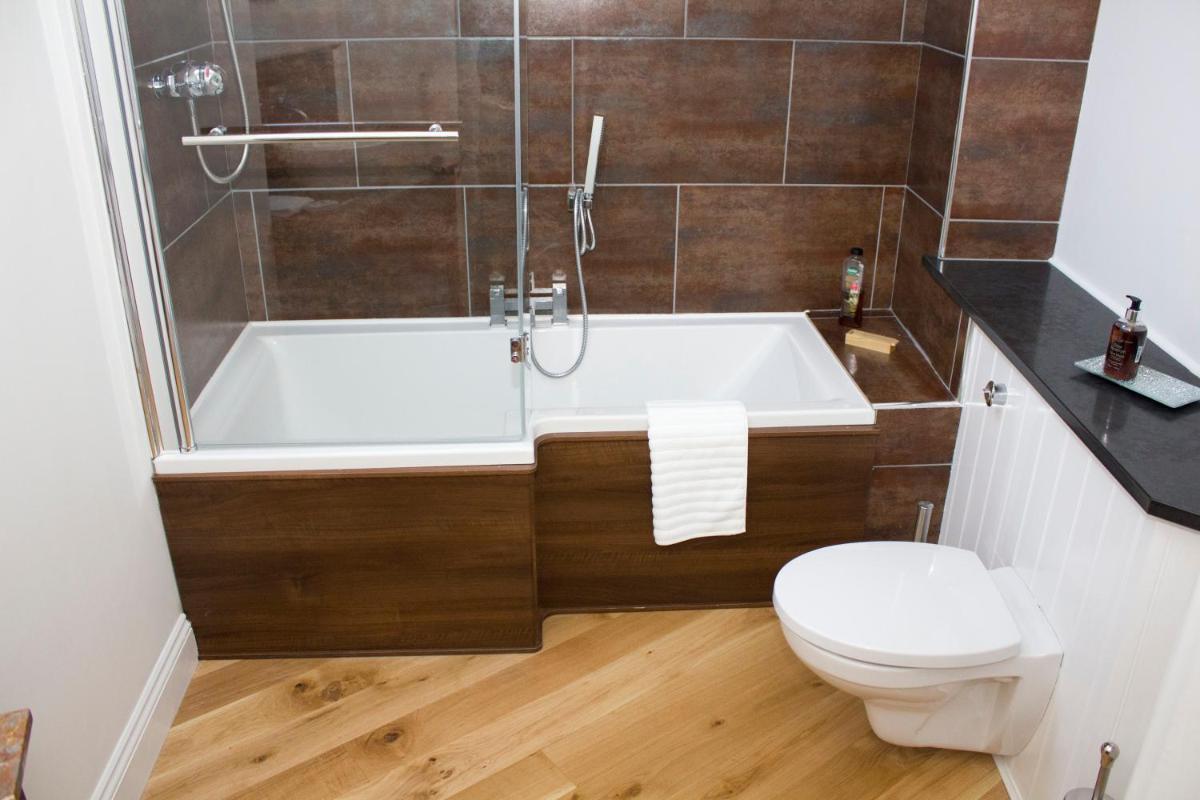 Luxury King Room with Bath and Shower photo 2